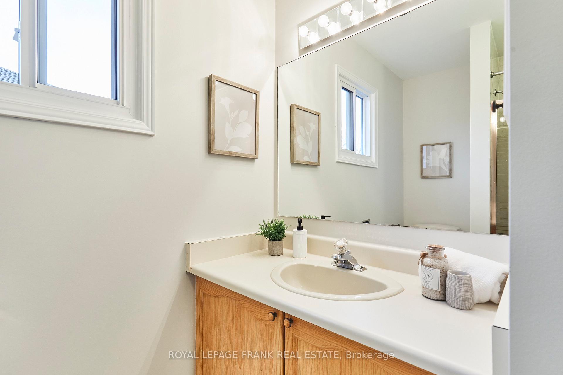 Photo 27 of 920 Royal Orchard Drive, Oshawa, Pinecrest — HOMEH