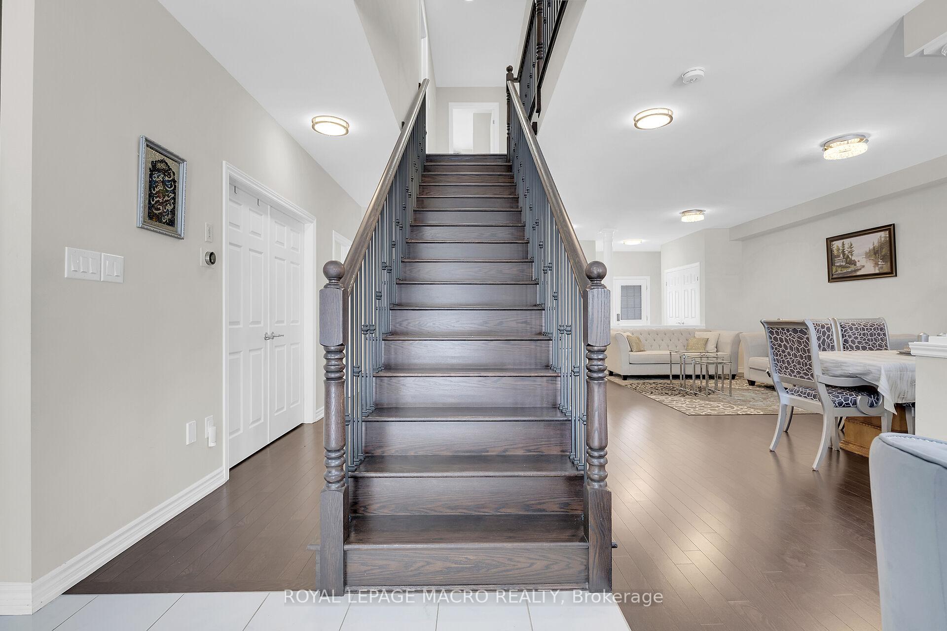 Photo 9 of 88 Bellroyal Crescent, Hamilton, Stoney Creek Mountain — HOMEH