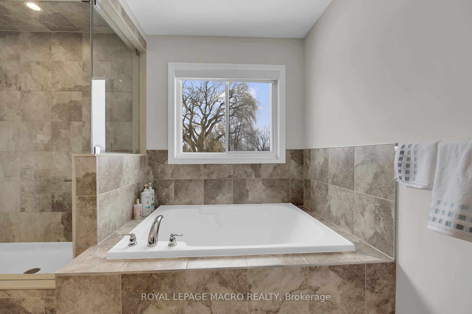 Photo 23 of 88 Bellroyal Crescent, Hamilton, Stoney Creek Mountain — HOMEH