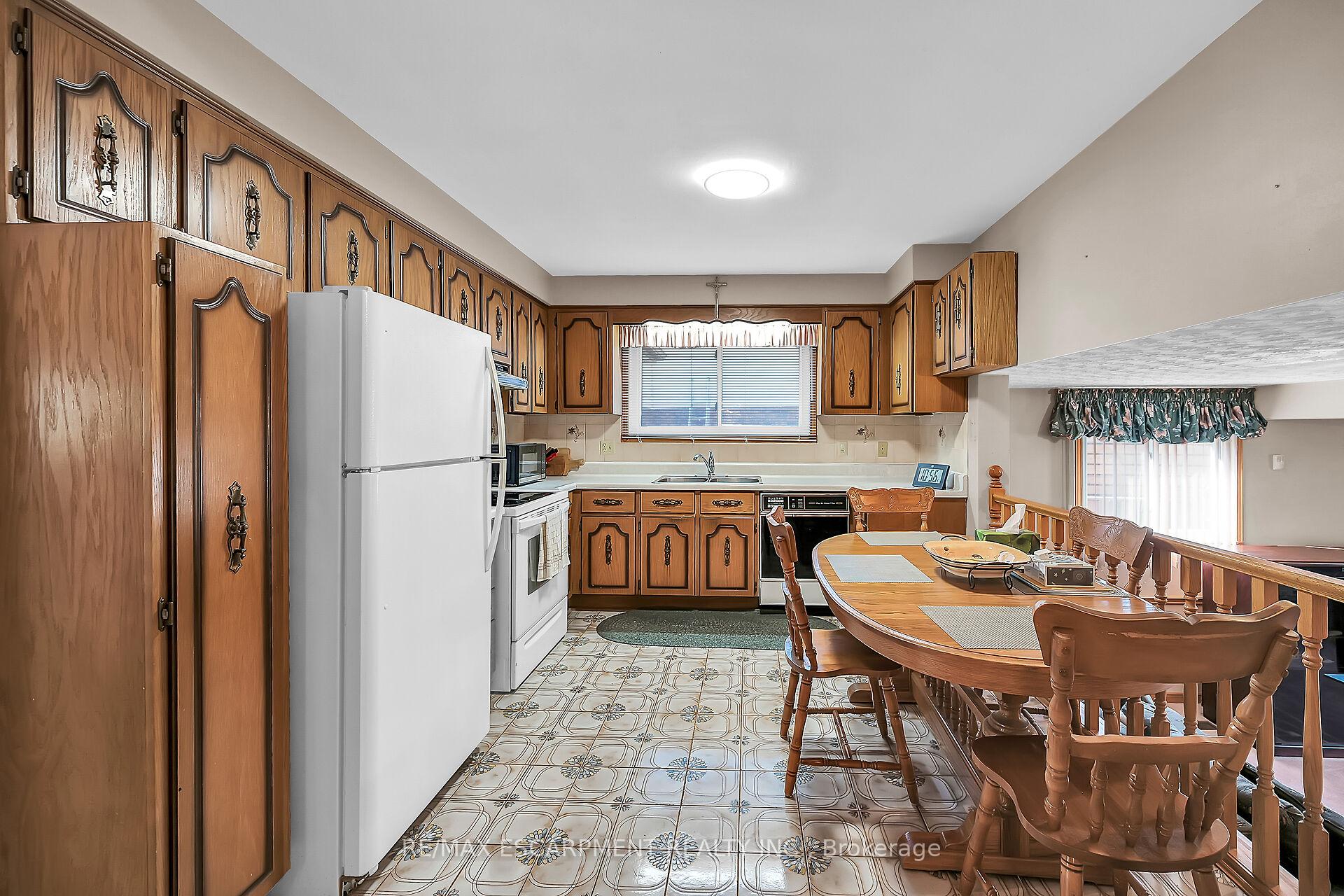 Photo 16 of 65 Ellington Avenue, Hamilton, Stoney Creek — HOMEH