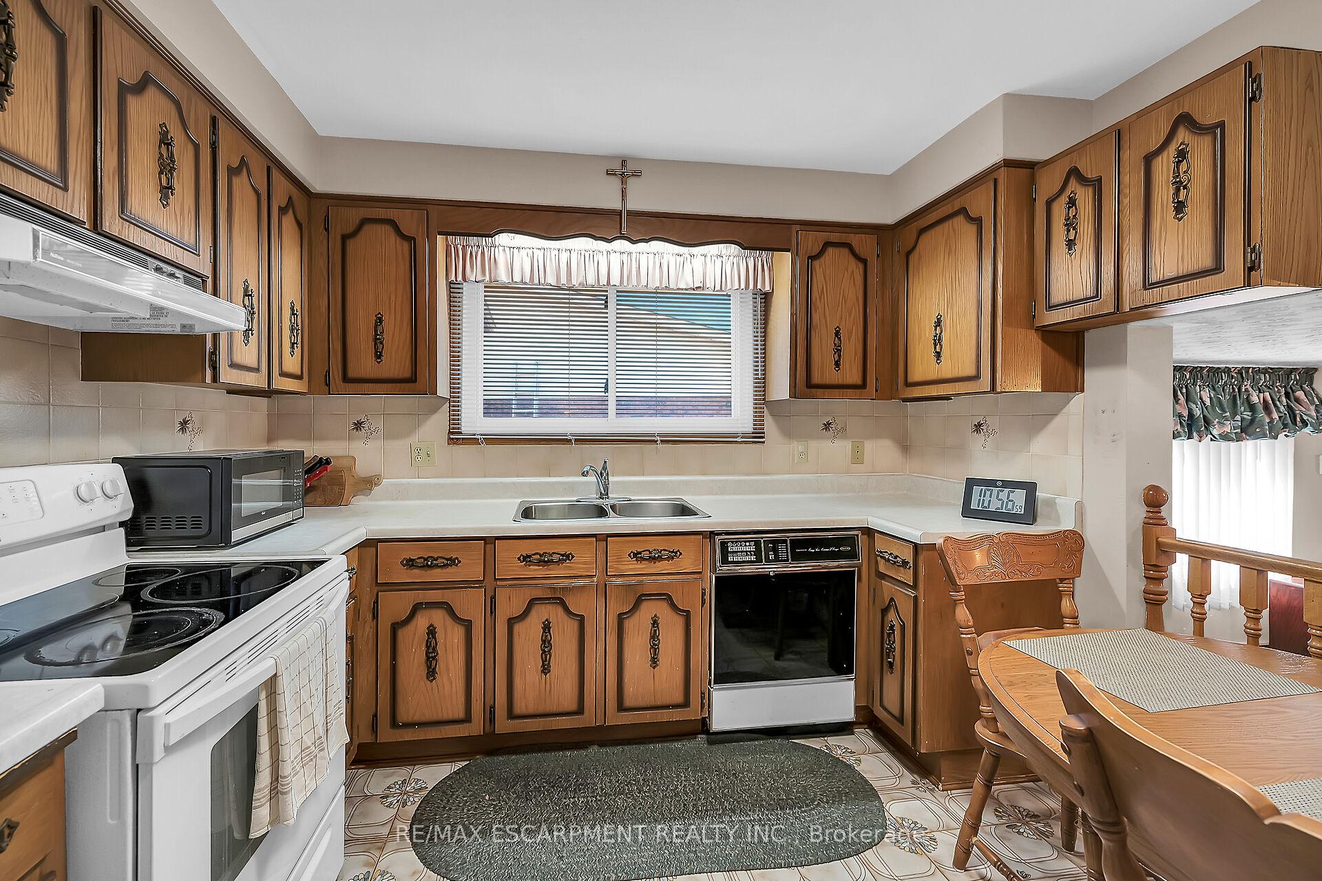Photo 17 of 65 Ellington Avenue, Hamilton, Stoney Creek — HOMEH