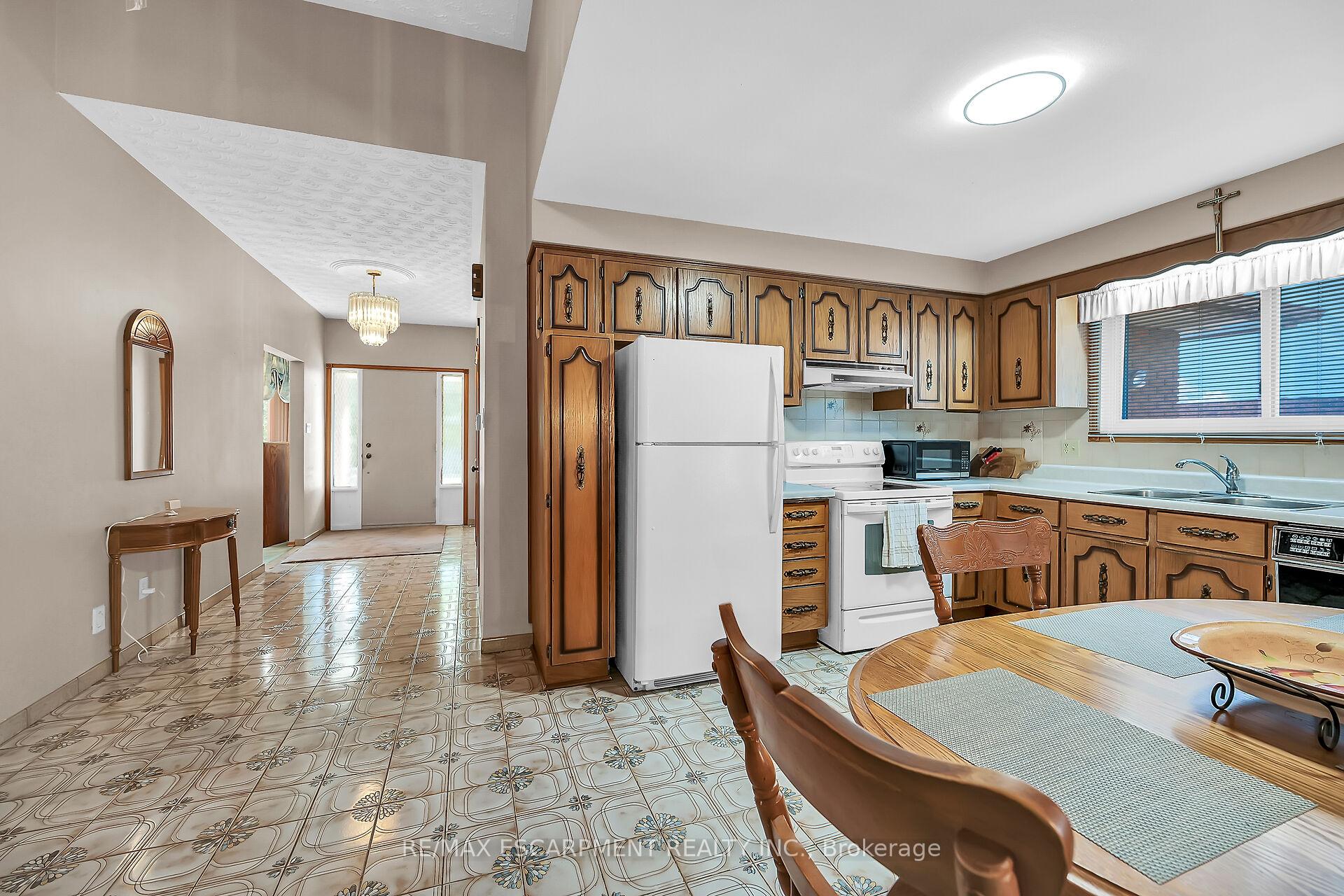 Photo 20 of 65 Ellington Avenue, Hamilton, Stoney Creek — HOMEH