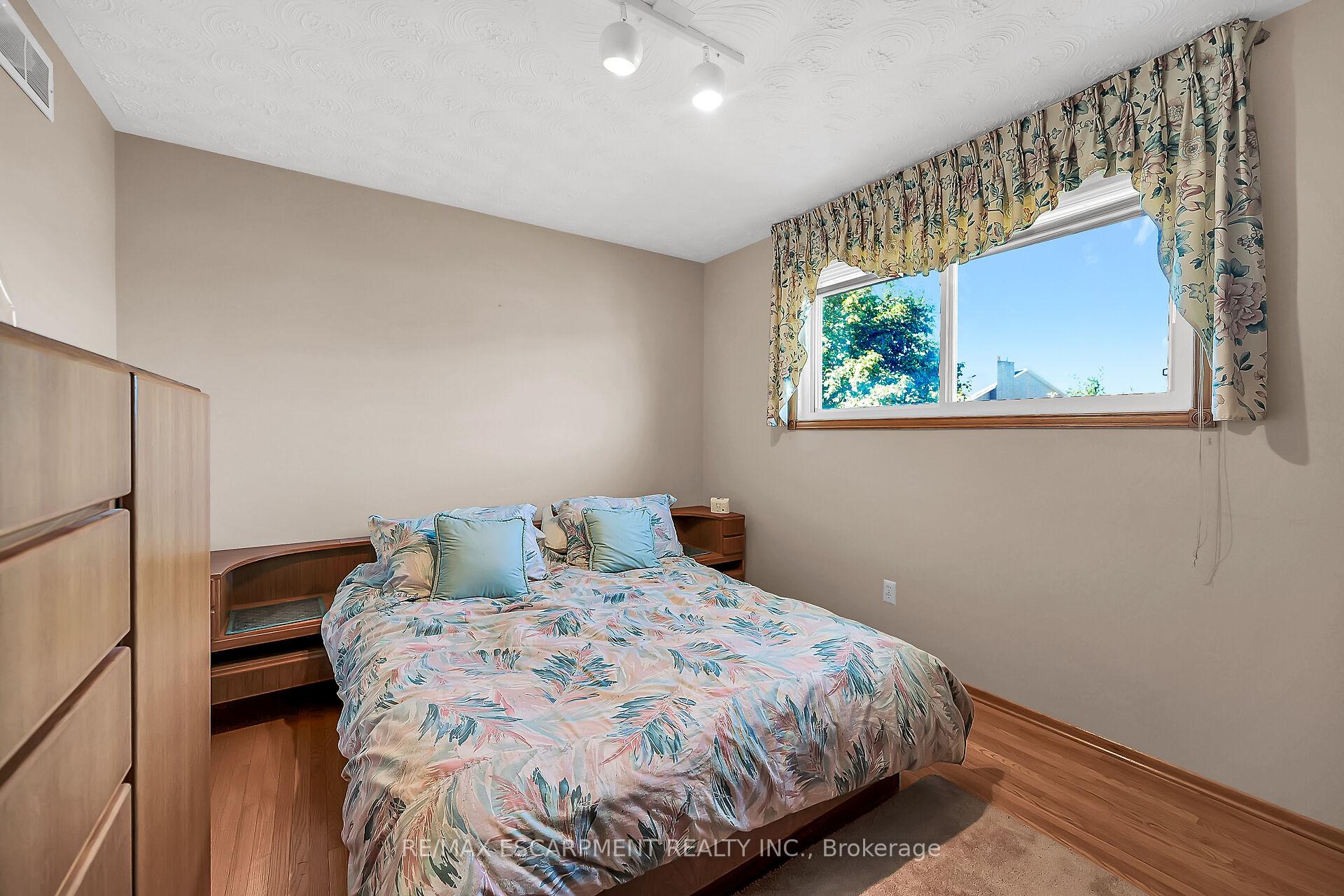 Photo 24 of 65 Ellington Avenue, Hamilton, Stoney Creek — HOMEH