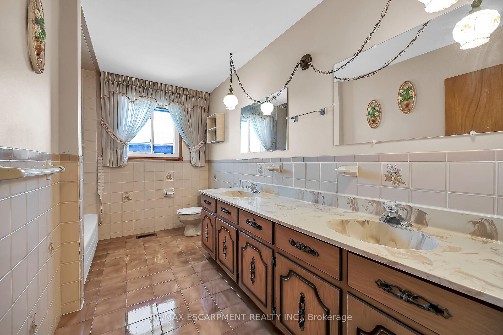 Photo 28 of 65 Ellington Avenue, Hamilton, Stoney Creek — HOMEH