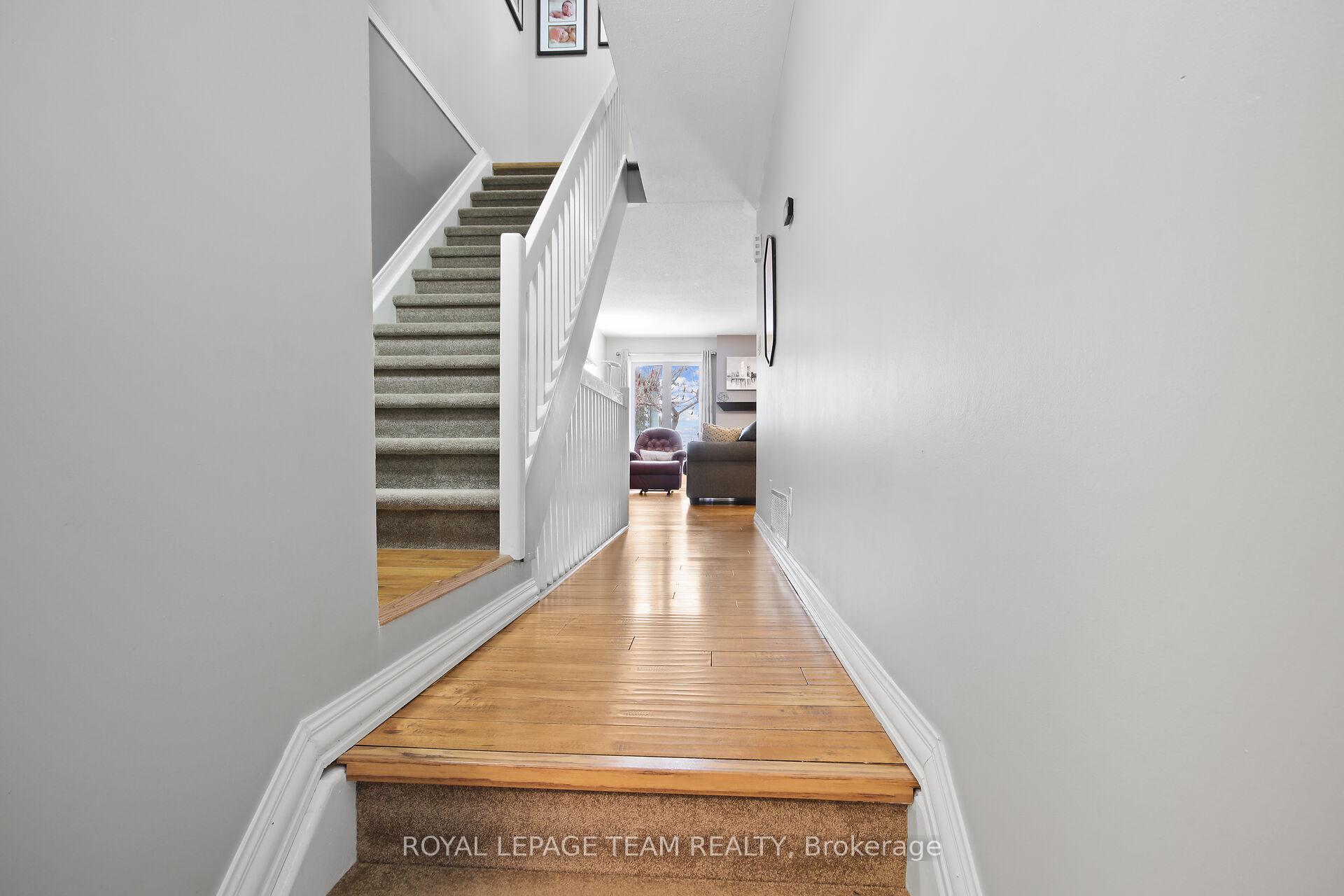 Photo 5 of 24 Armadale Crescent, Ottawa, Barrhaven - Cedargrove/Fraserdale — HOMEH