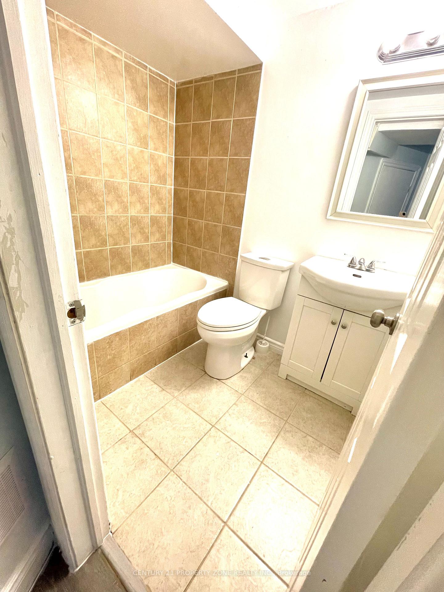 Photo 5 of Unit Basement, 117 Harold Street, Brampton, Brampton South — HOMEH