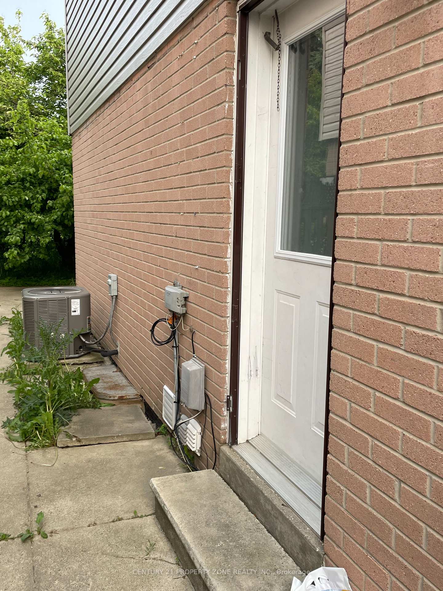 Photo 8 of Unit Basement, 117 Harold Street, Brampton, Brampton South — HOMEH