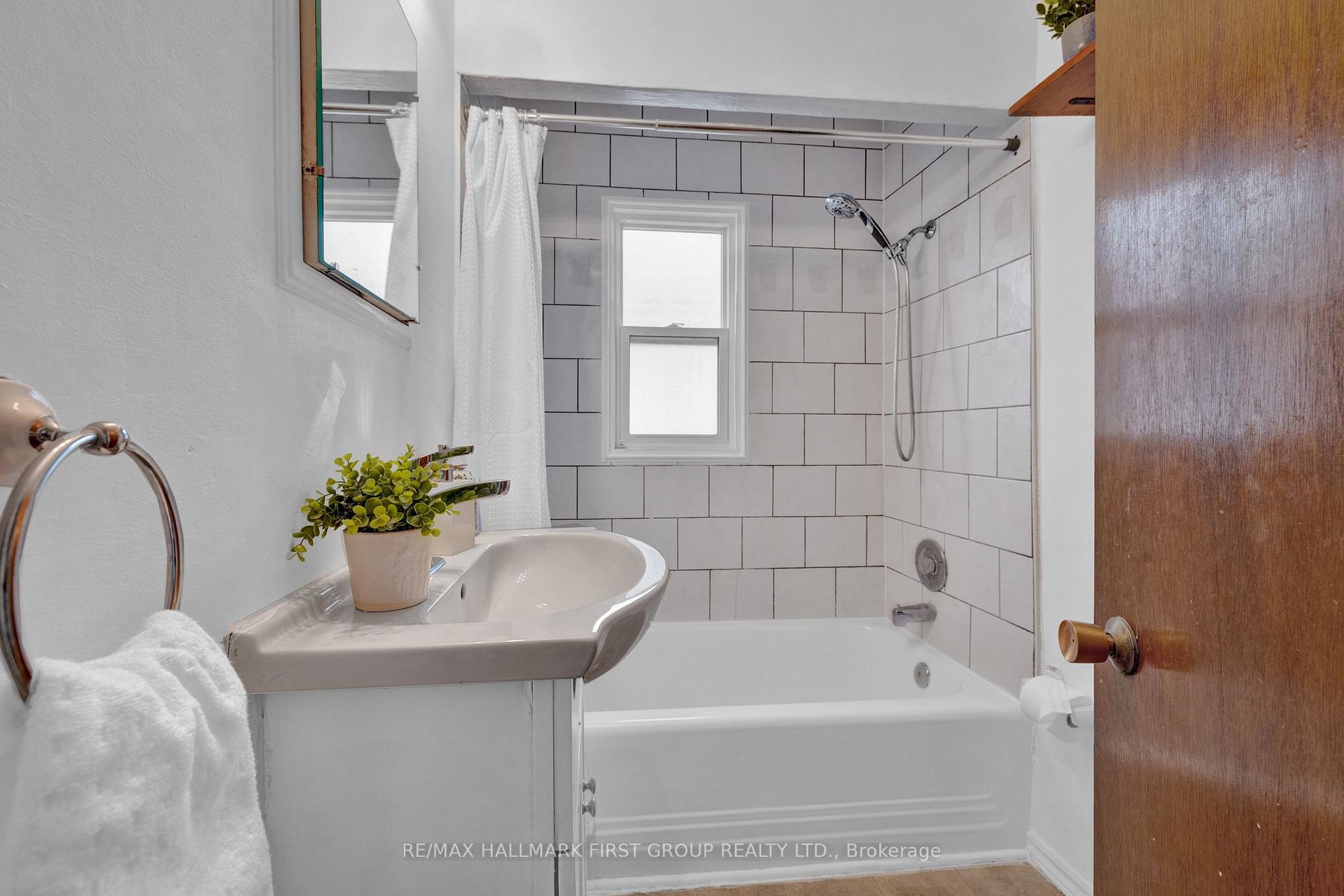 Photo 14 of 361 Leslie Street, Oshawa, O'Neill — HOMEH
