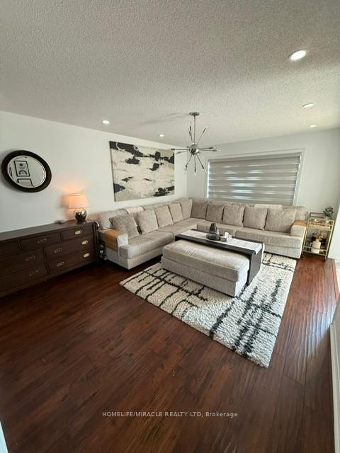 Photo 4 of 32 Thorpe (Upper) Crescent, Brampton, Fletcher's Meadow — HOMEH