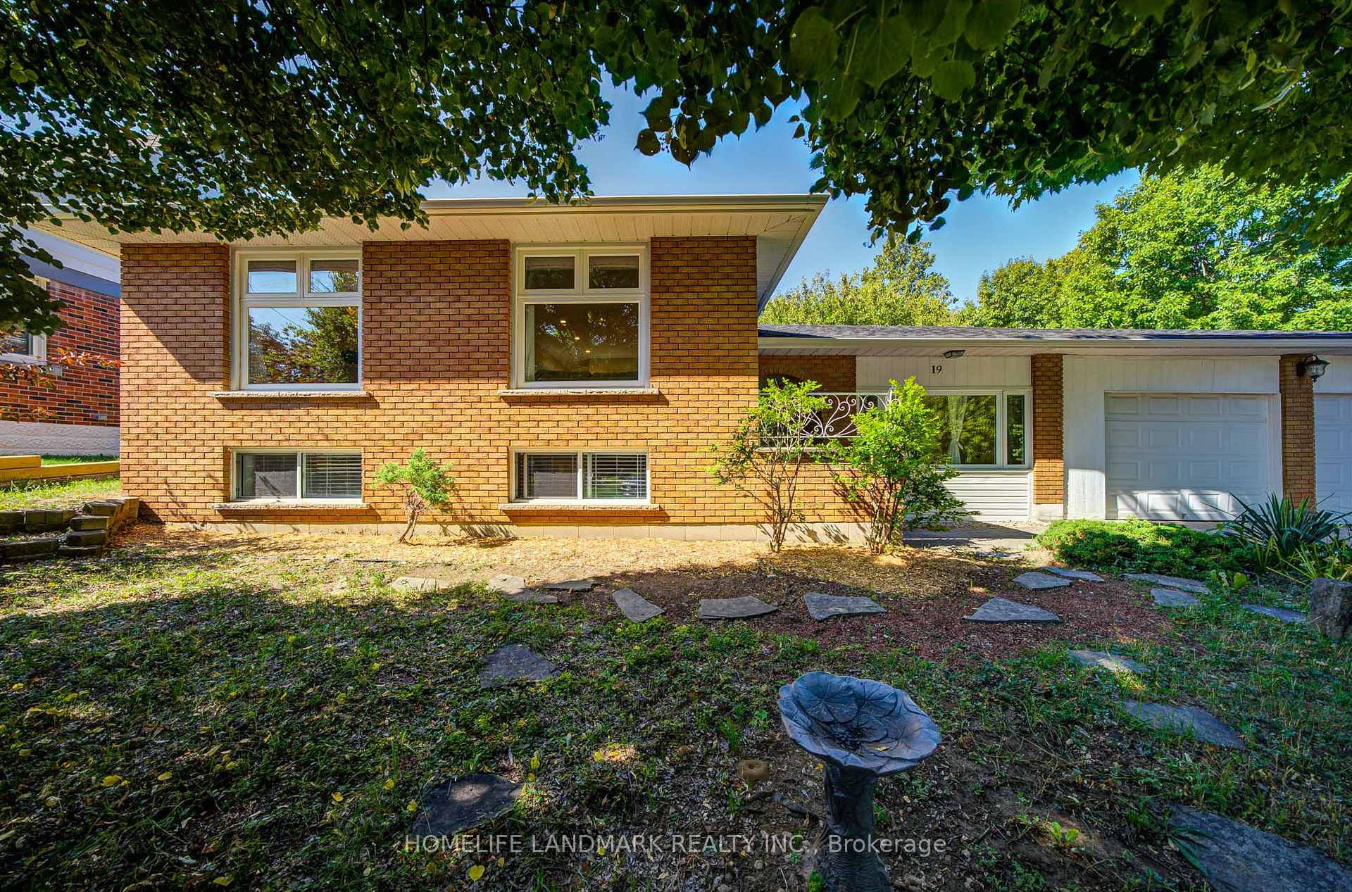 Photo 2 of 19 Sheldon Street, Hamilton, Dundas — HOMEH