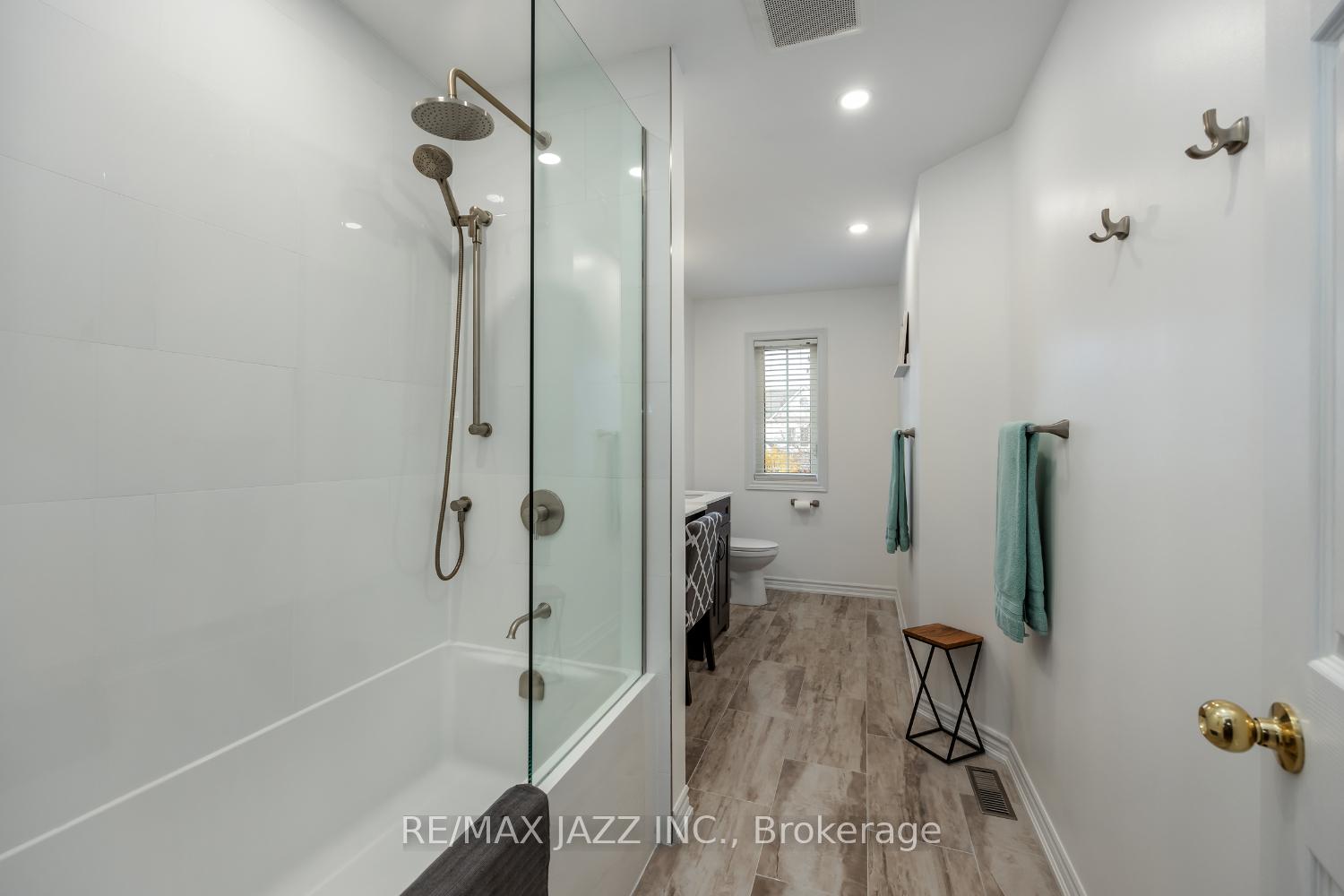 Photo 19 of 1384 Lyncroft Crescent, Oshawa, Taunton — HOMEH