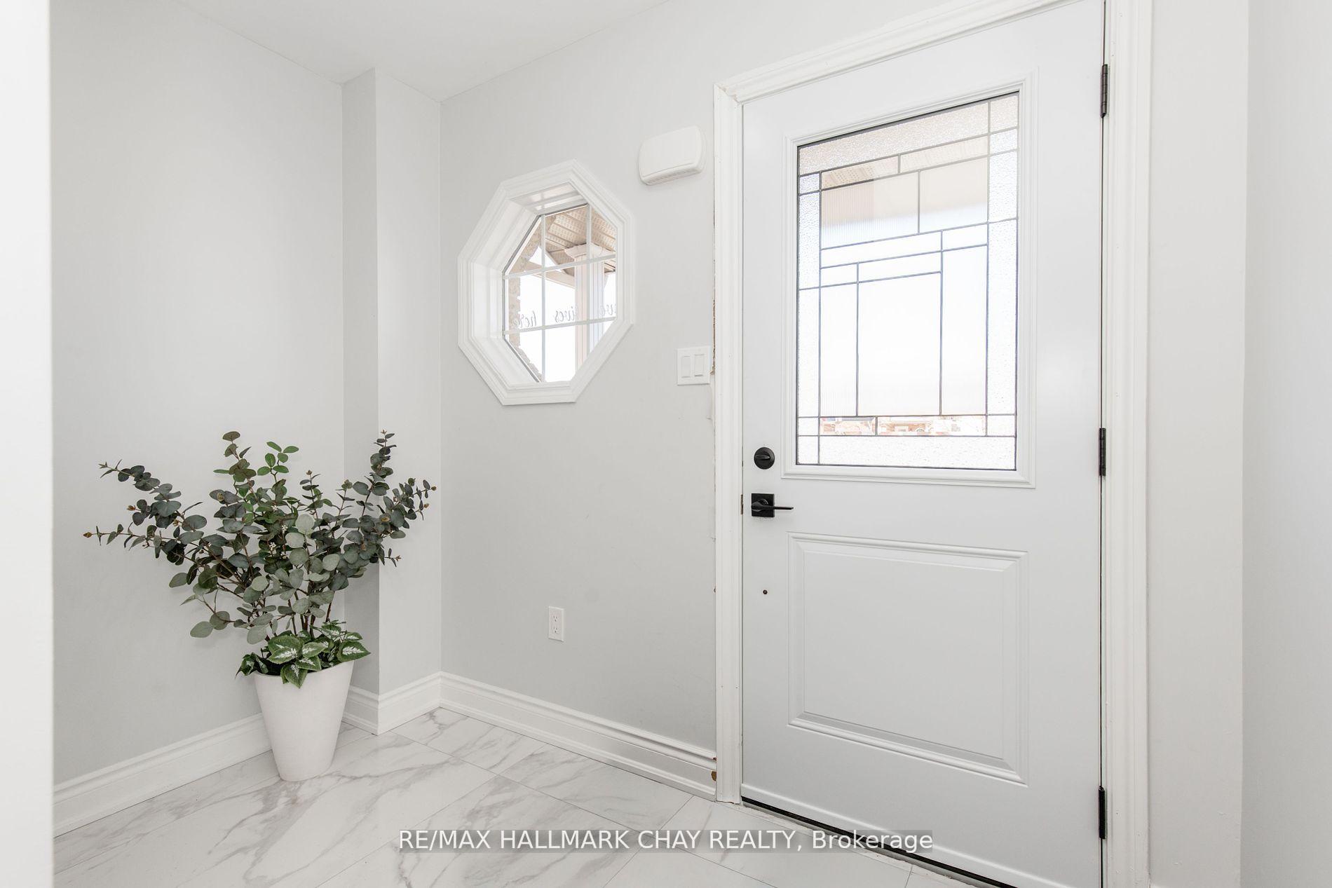 Photo 3 of 112 Sydenham Wells, Barrie, Georgian Drive — HOMEH