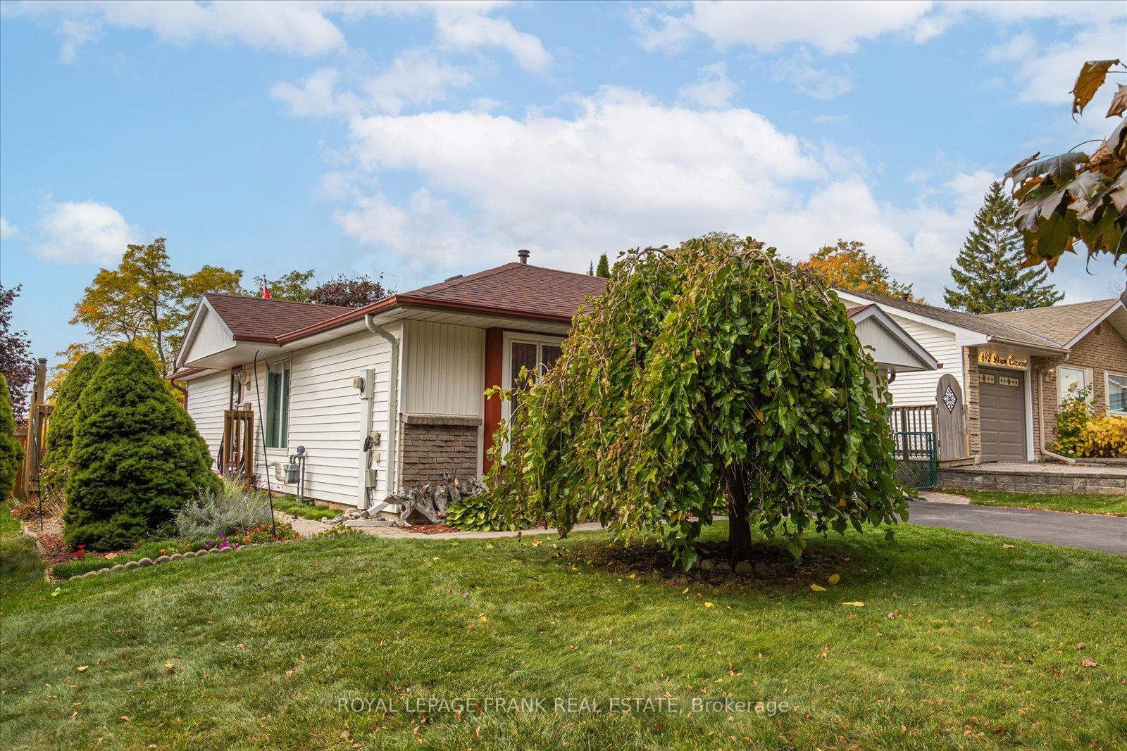 Photo 2 of 696 Down Crescent, Oshawa, Donevan — HOMEH
