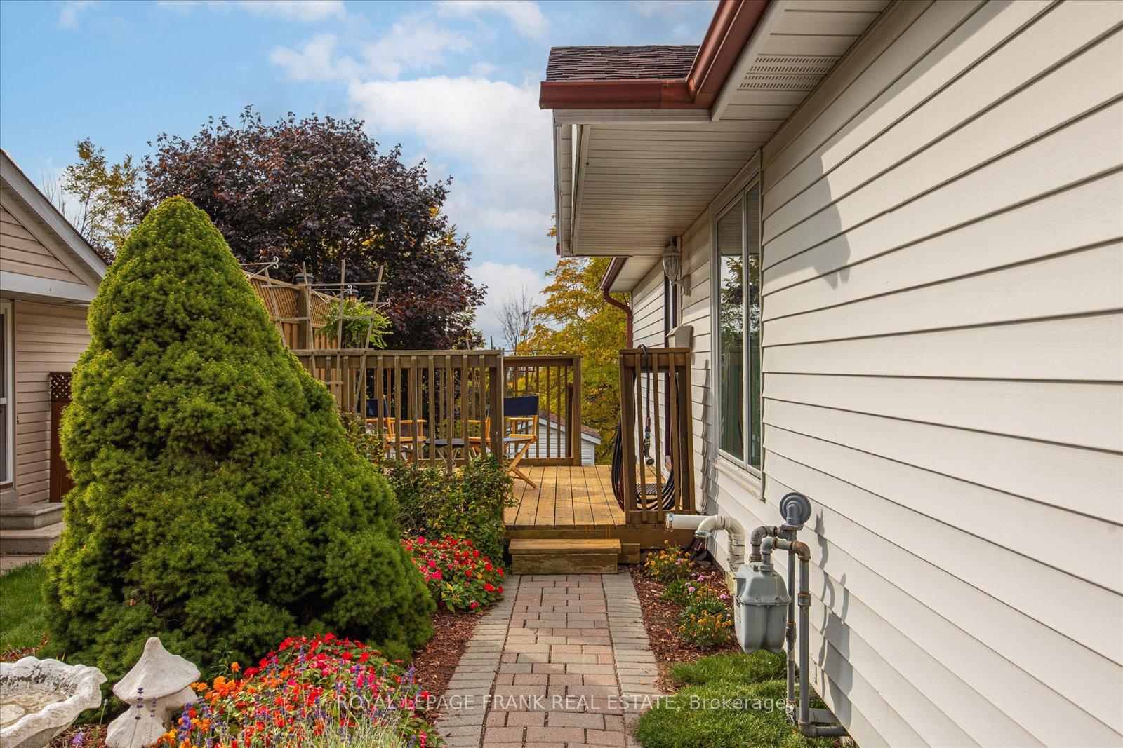 Photo 3 of 696 Down Crescent, Oshawa, Donevan — HOMEH