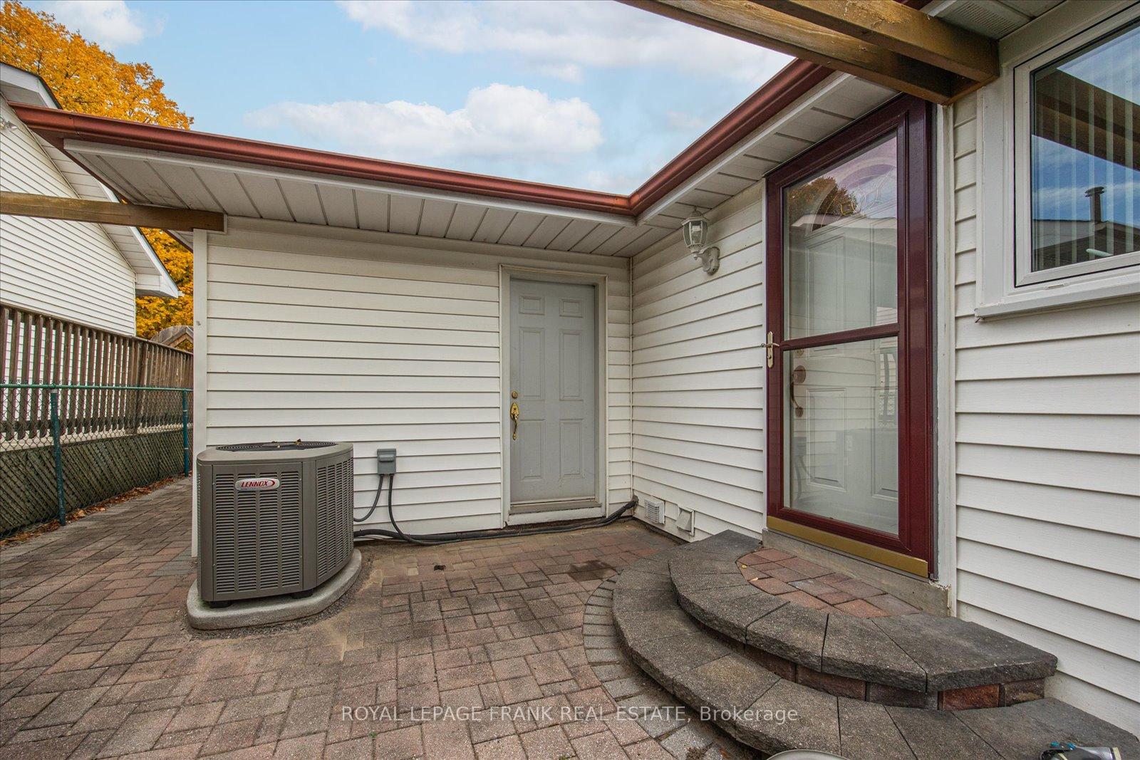 Photo 6 of 696 Down Crescent, Oshawa, Donevan — HOMEH
