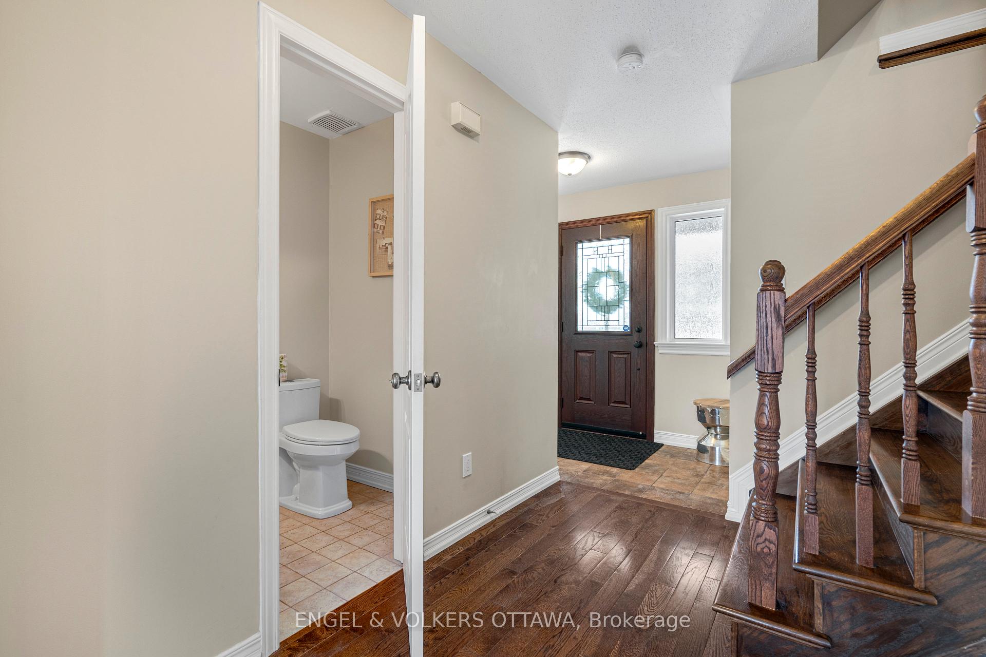 Photo 3 of 36 Newborough Crescent, Ottawa, Barrhaven East — HOMEH