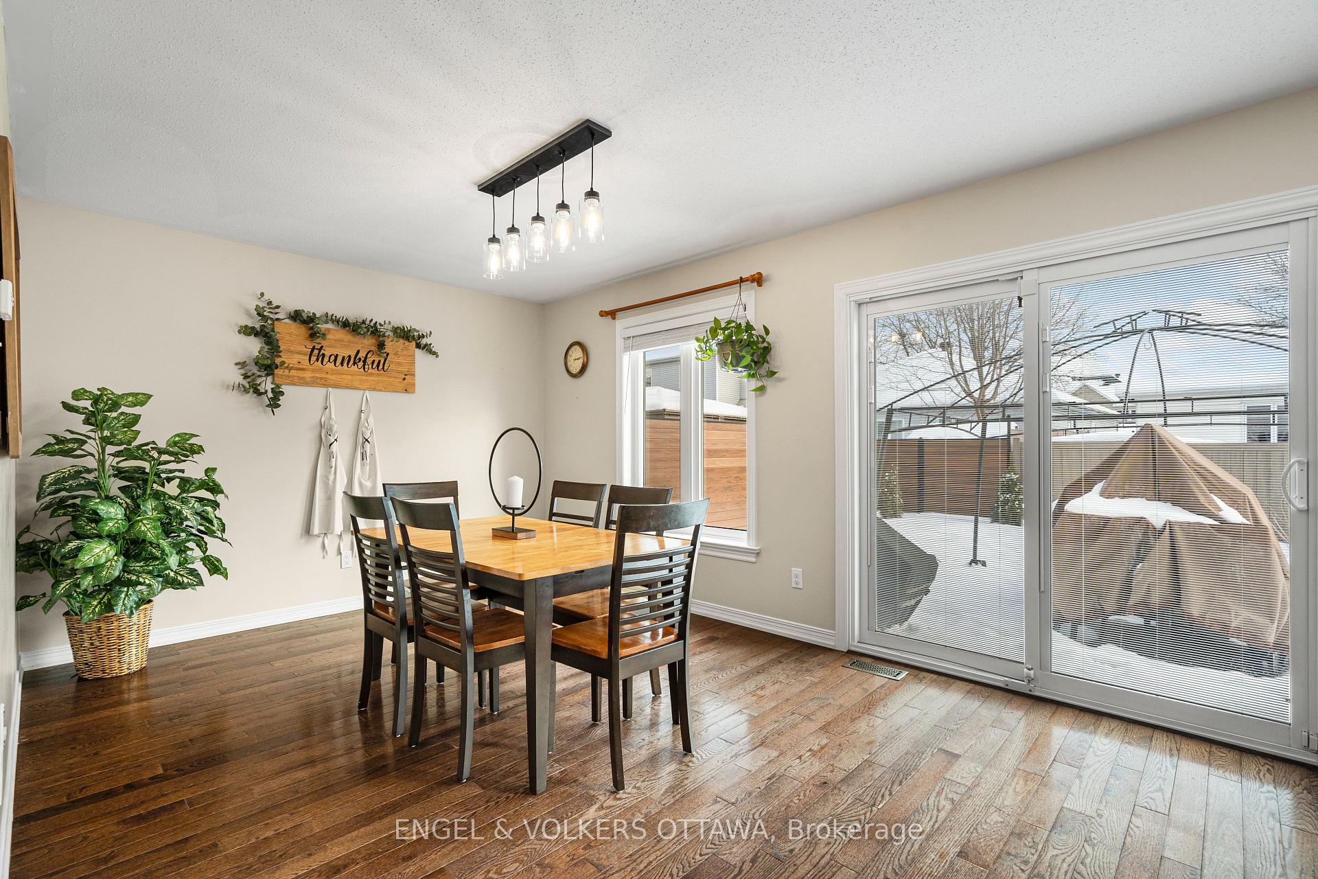 Photo 10 of 36 Newborough Crescent, Ottawa, Barrhaven East — HOMEH