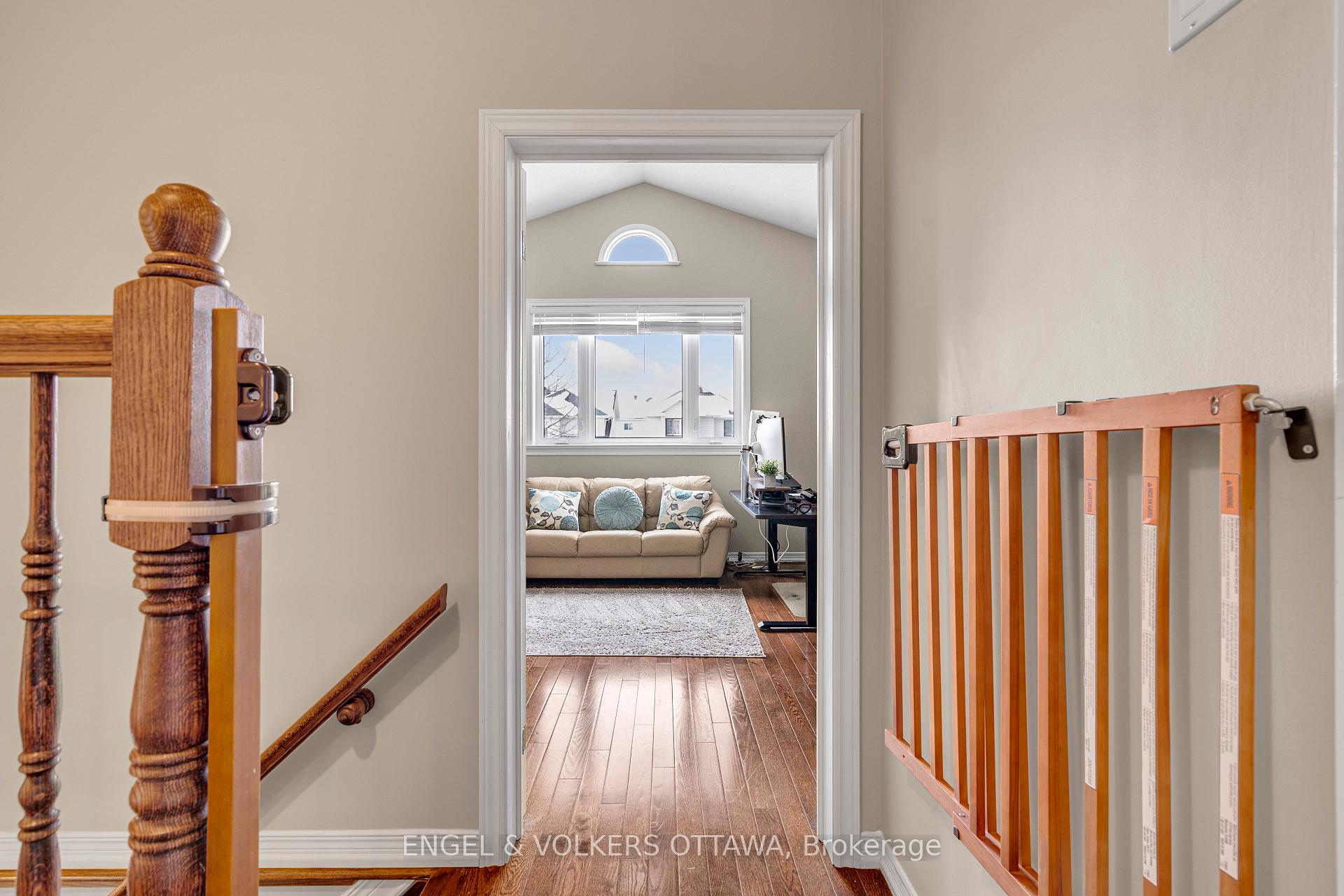 Photo 15 of 36 Newborough Crescent, Ottawa, Barrhaven East — HOMEH
