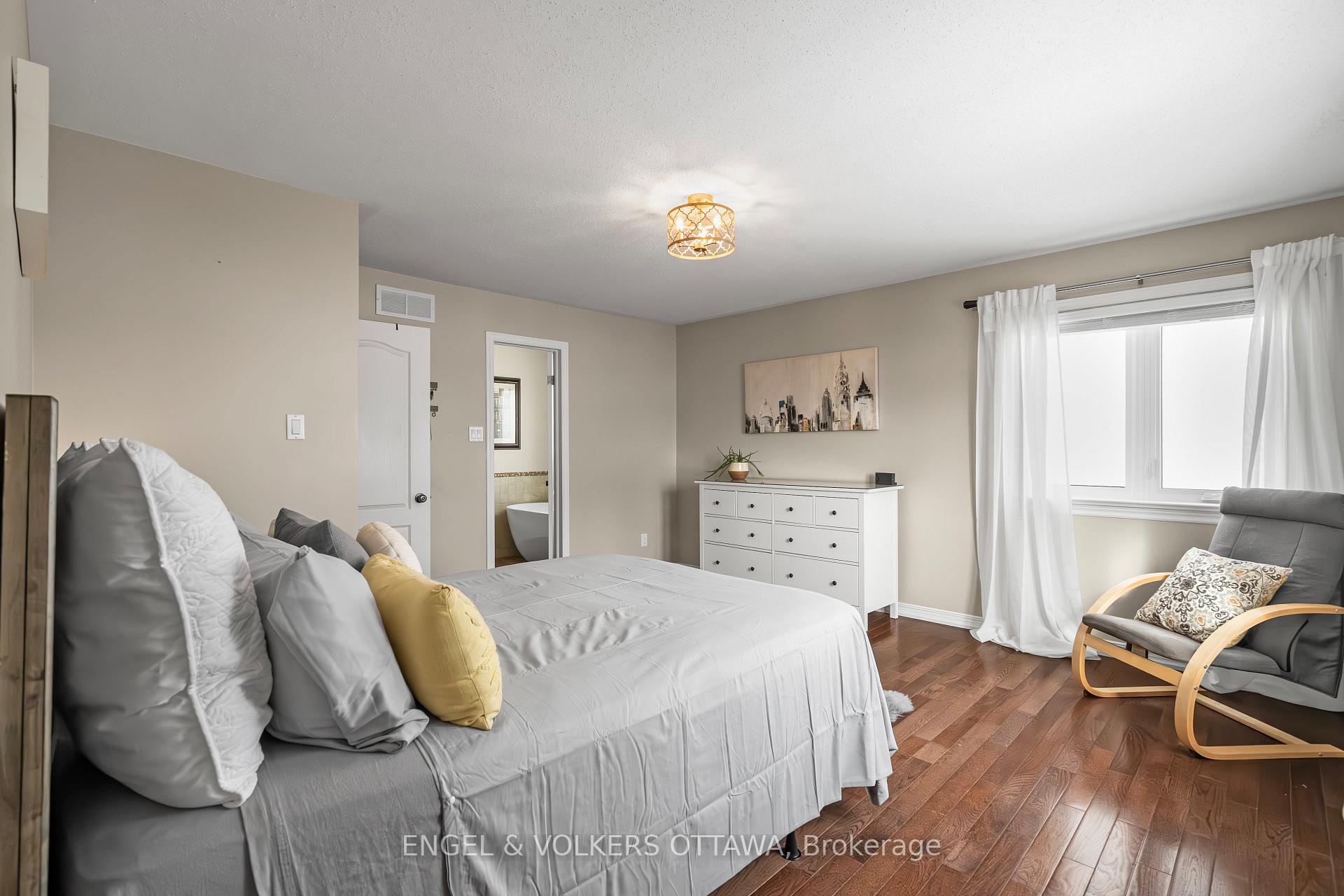 Photo 19 of 36 Newborough Crescent, Ottawa, Barrhaven East — HOMEH