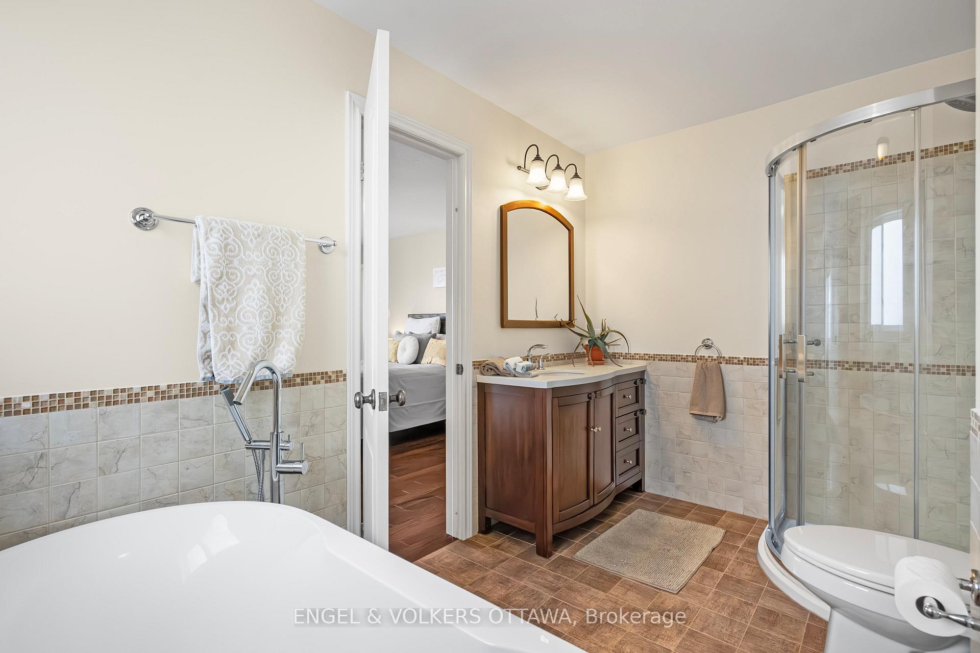 Photo 20 of 36 Newborough Crescent, Ottawa, Barrhaven East — HOMEH