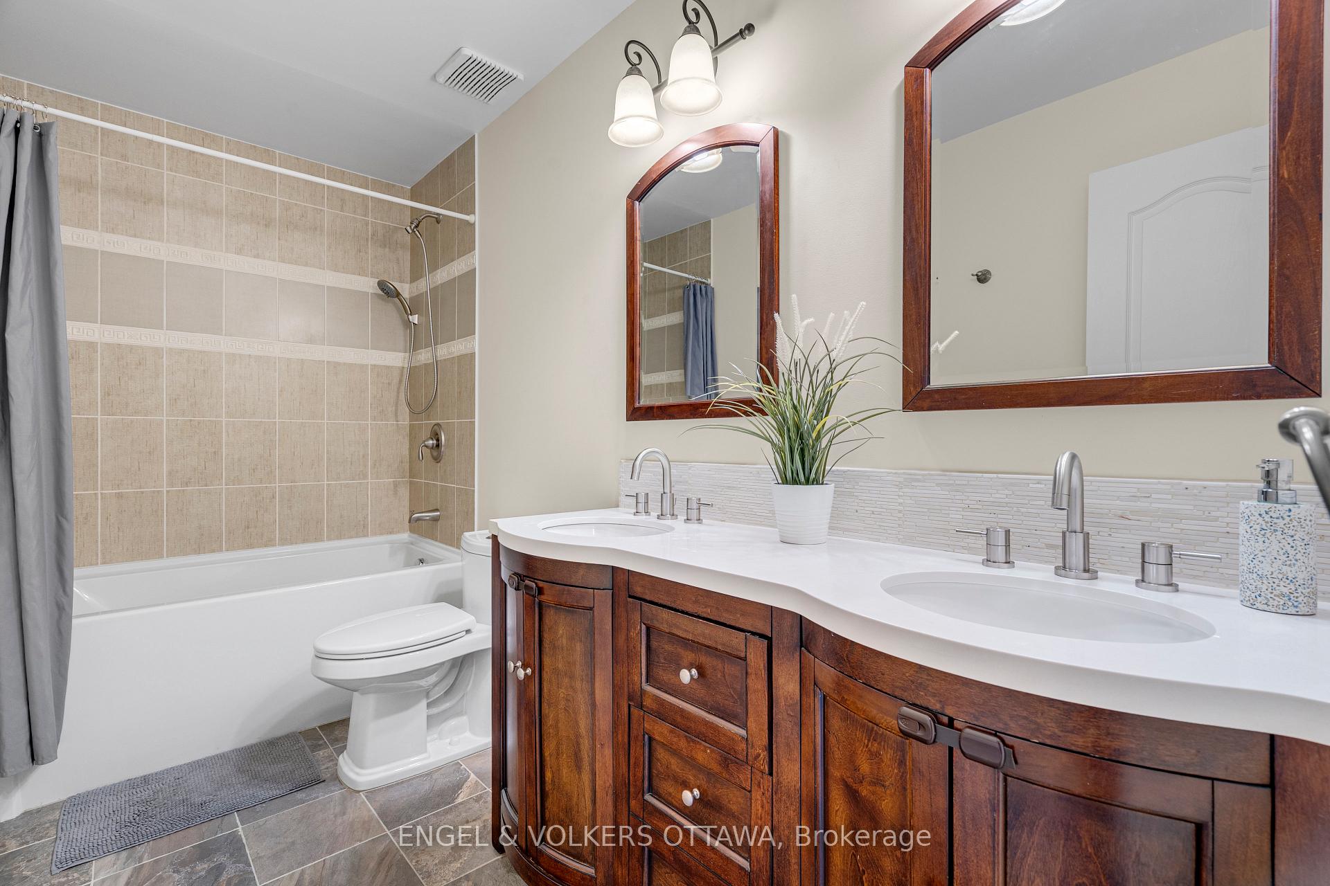 Photo 25 of 36 Newborough Crescent, Ottawa, Barrhaven East — HOMEH