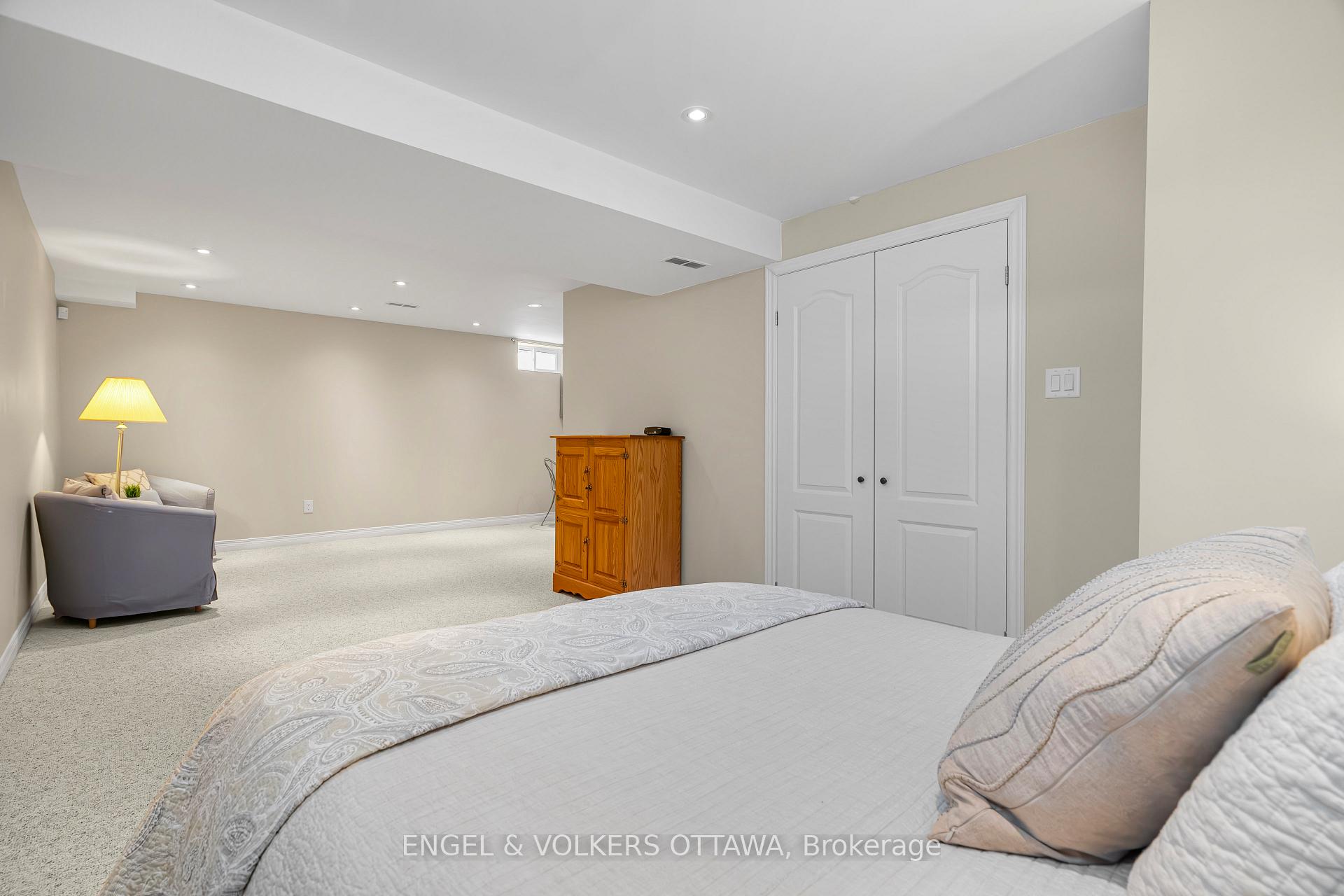 Photo 32 of 36 Newborough Crescent, Ottawa, Barrhaven East — HOMEH