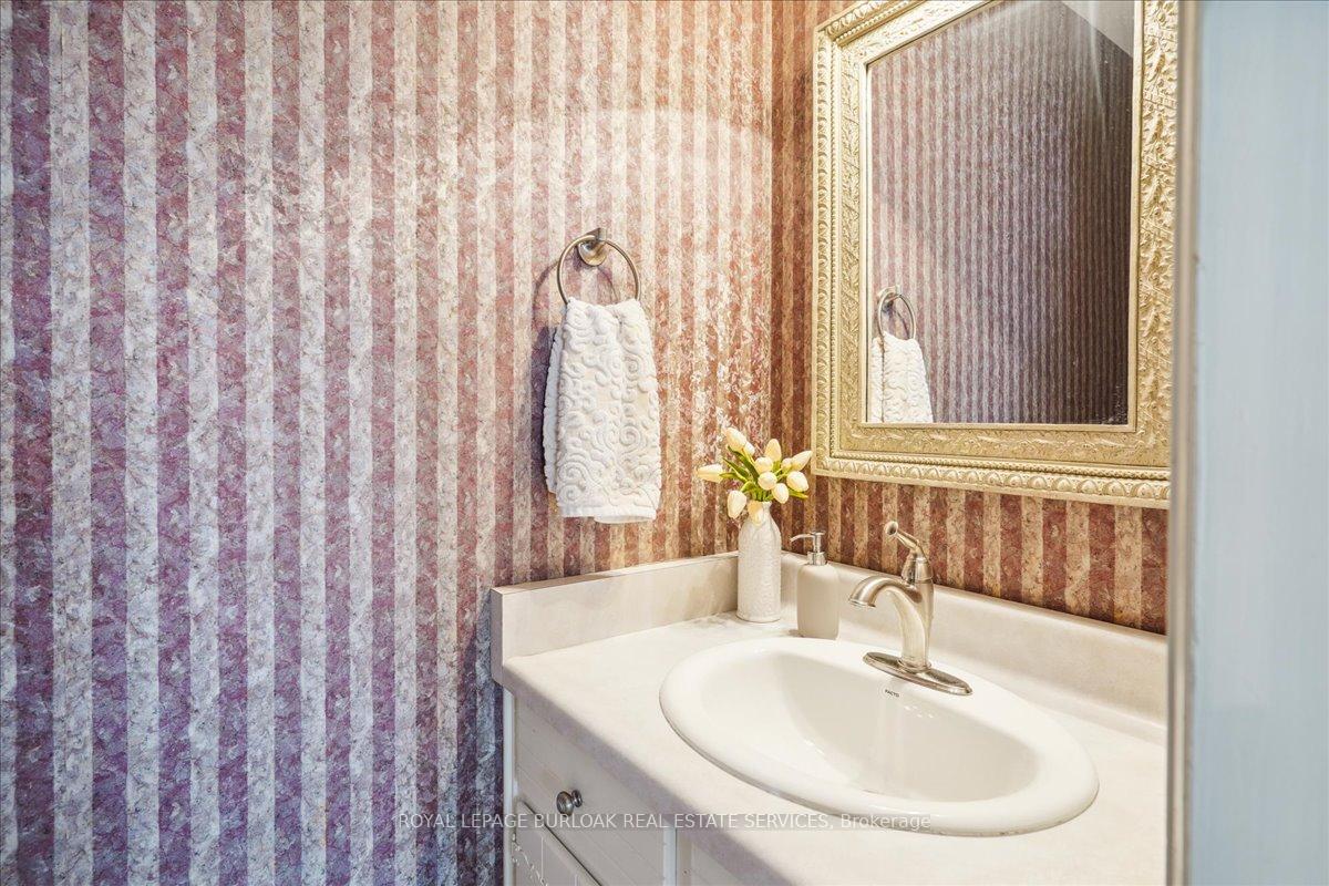 Photo 15 of 199 Penn Drive, Burlington, Roseland — HOMEH