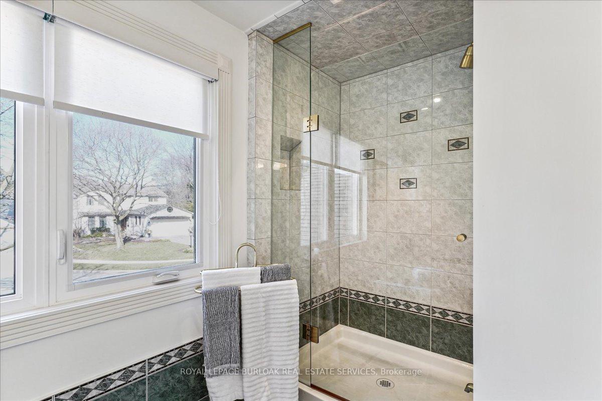 Photo 19 of 199 Penn Drive, Burlington, Roseland — HOMEH