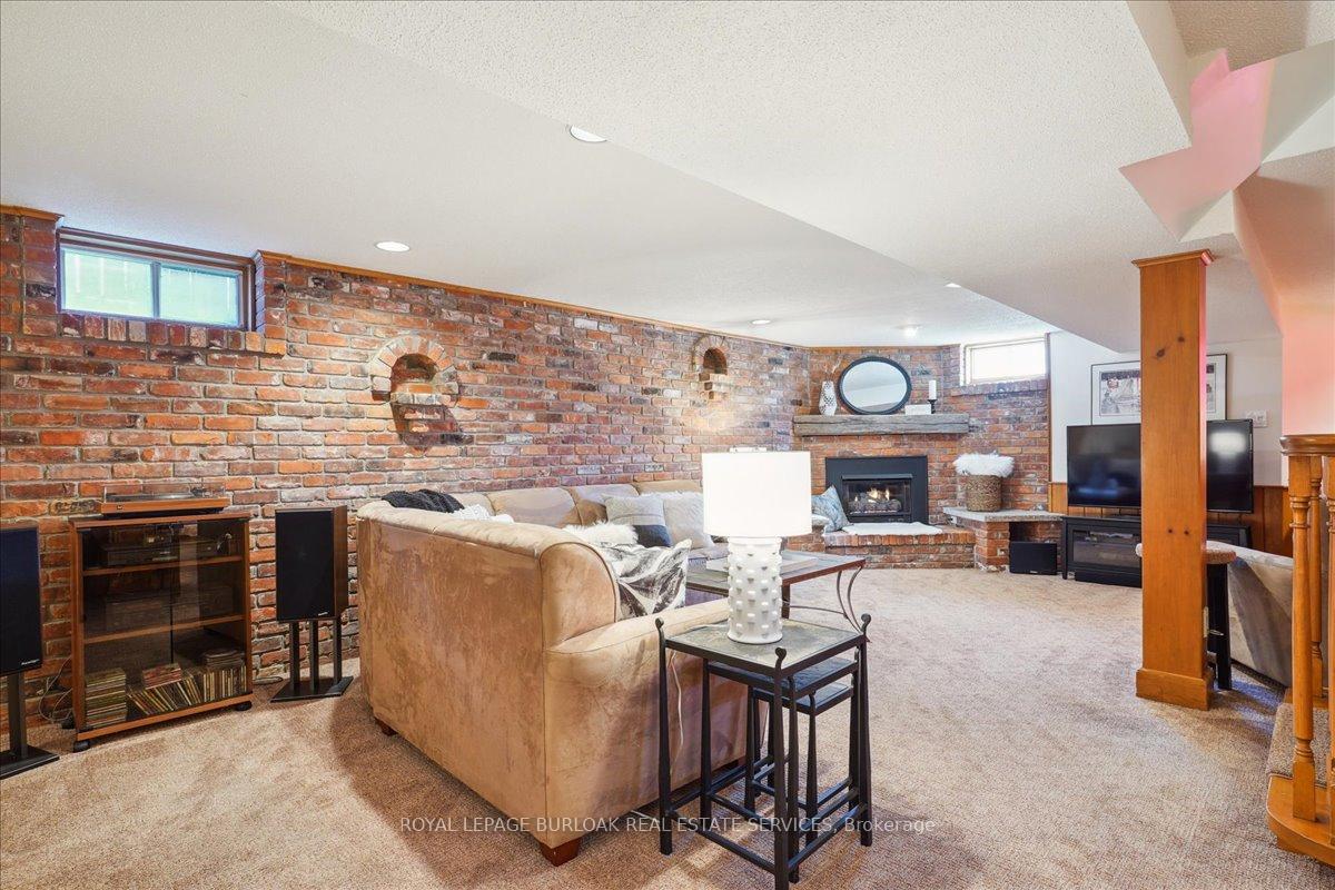 Photo 29 of 199 Penn Drive, Burlington, Roseland — HOMEH