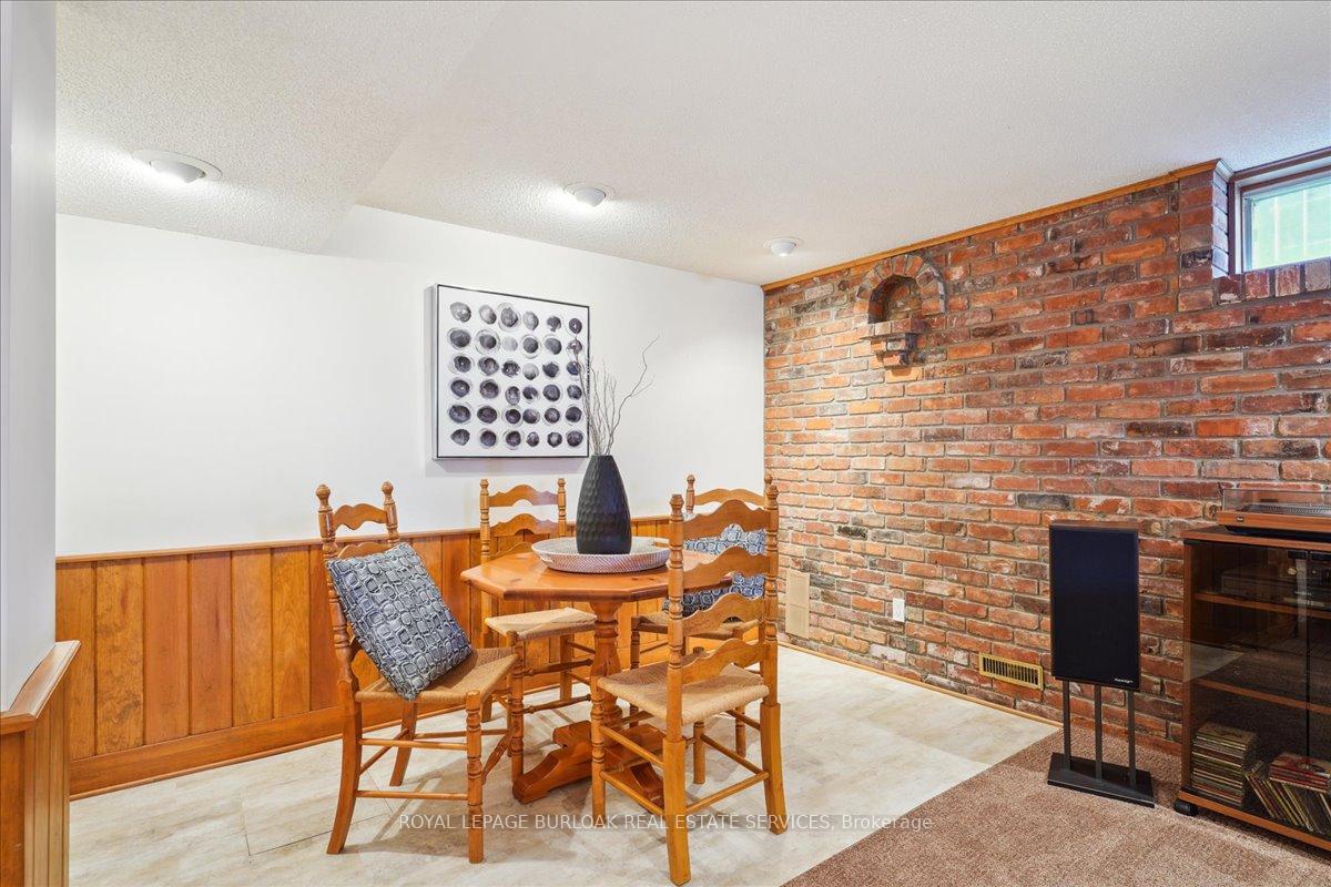 Photo 31 of 199 Penn Drive, Burlington, Roseland — HOMEH