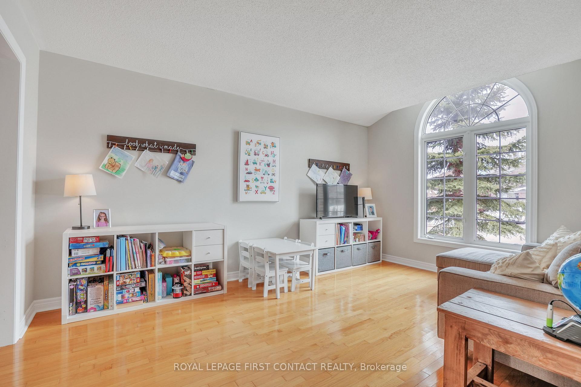 Photo 4 of 15 Royal Park Boulevard, Barrie, Bayshore — HOMEH