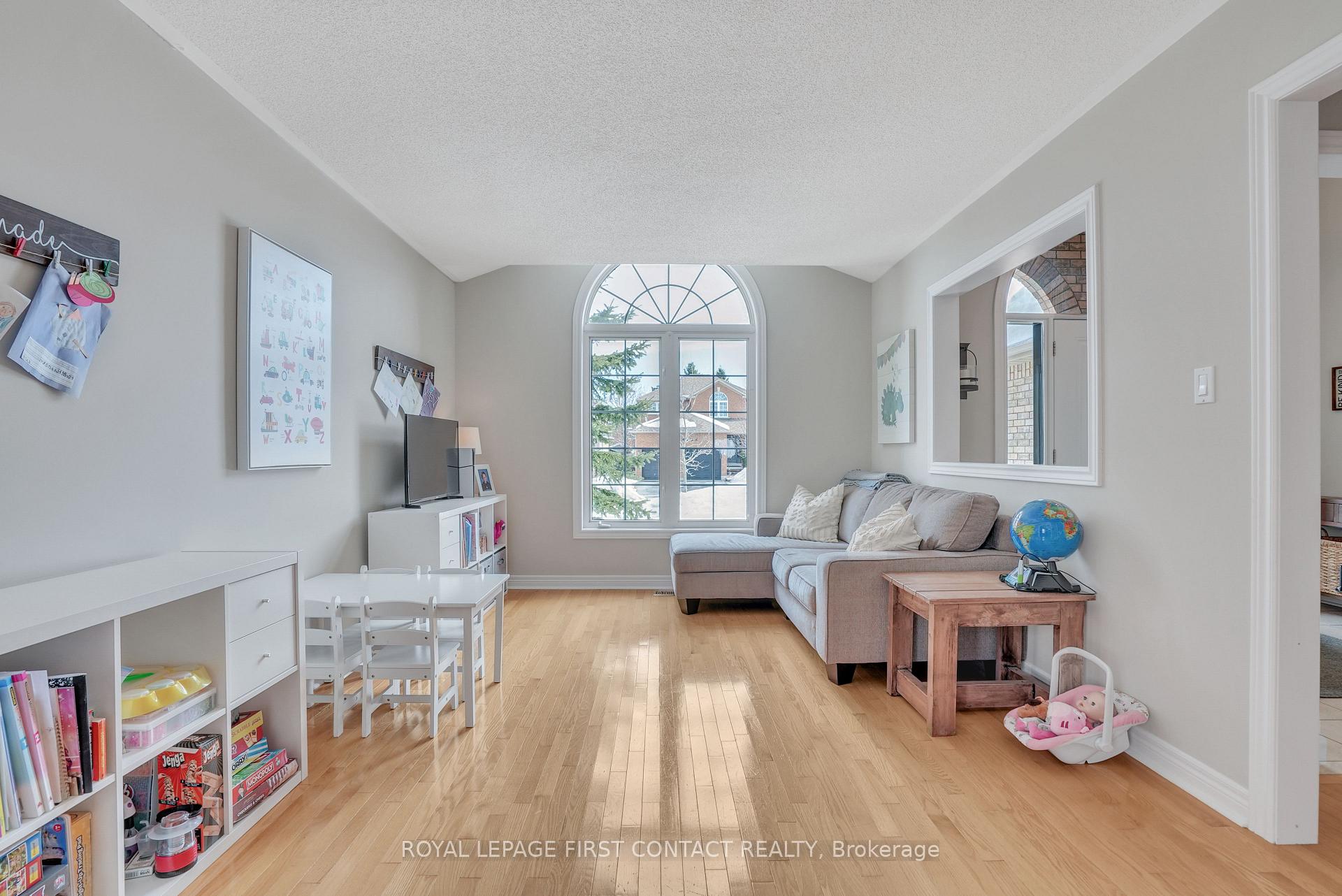 Photo 5 of 15 Royal Park Boulevard, Barrie, Bayshore — HOMEH