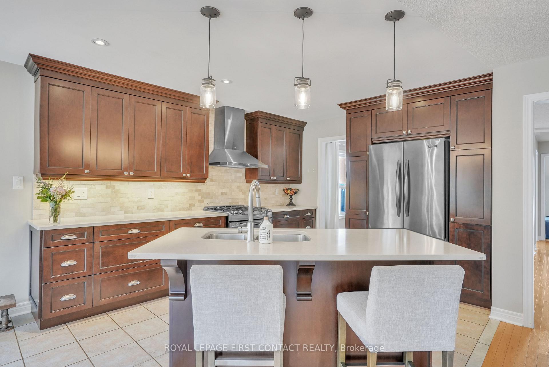 Photo 12 of 15 Royal Park Boulevard, Barrie, Bayshore — HOMEH