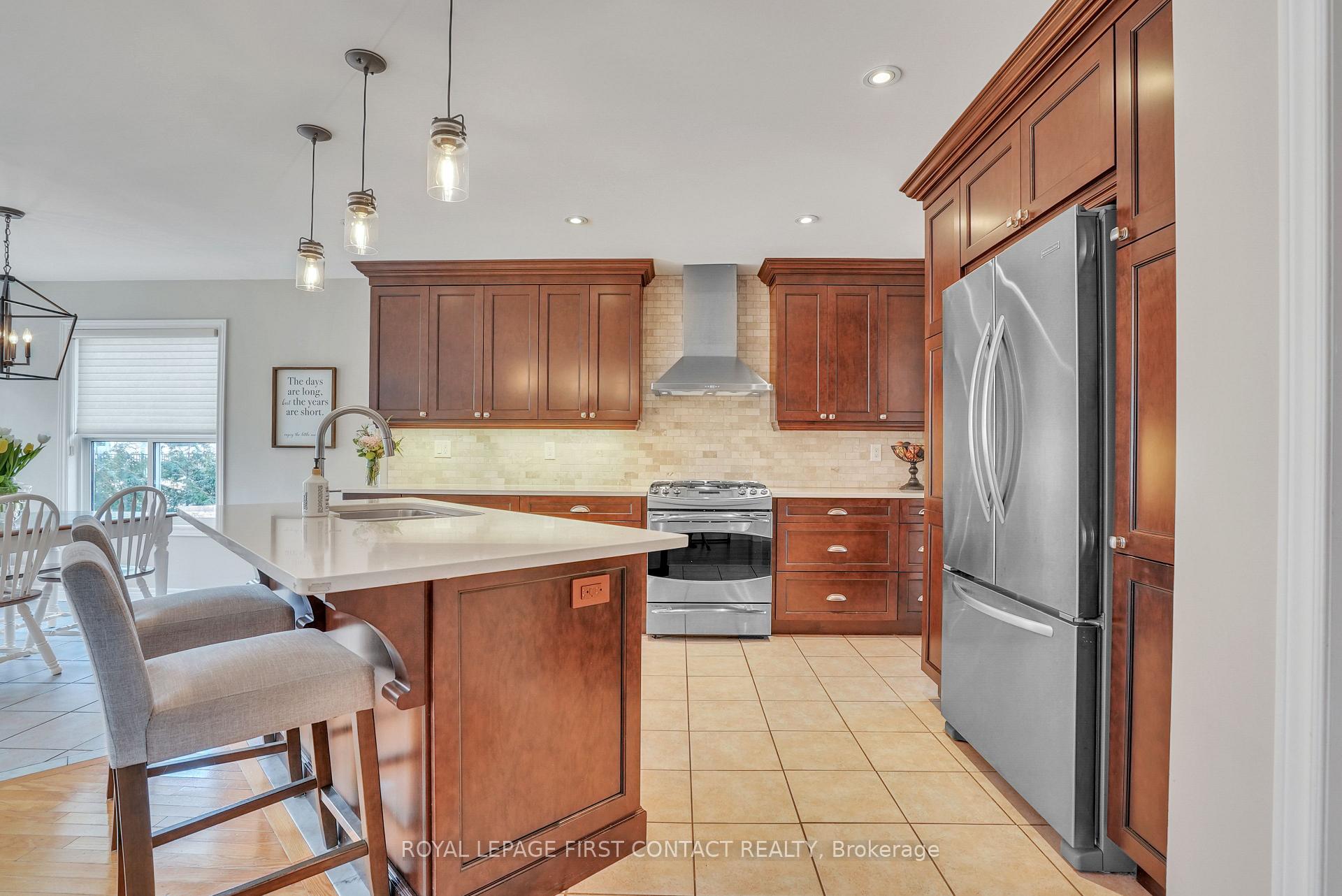 Photo 13 of 15 Royal Park Boulevard, Barrie, Bayshore — HOMEH