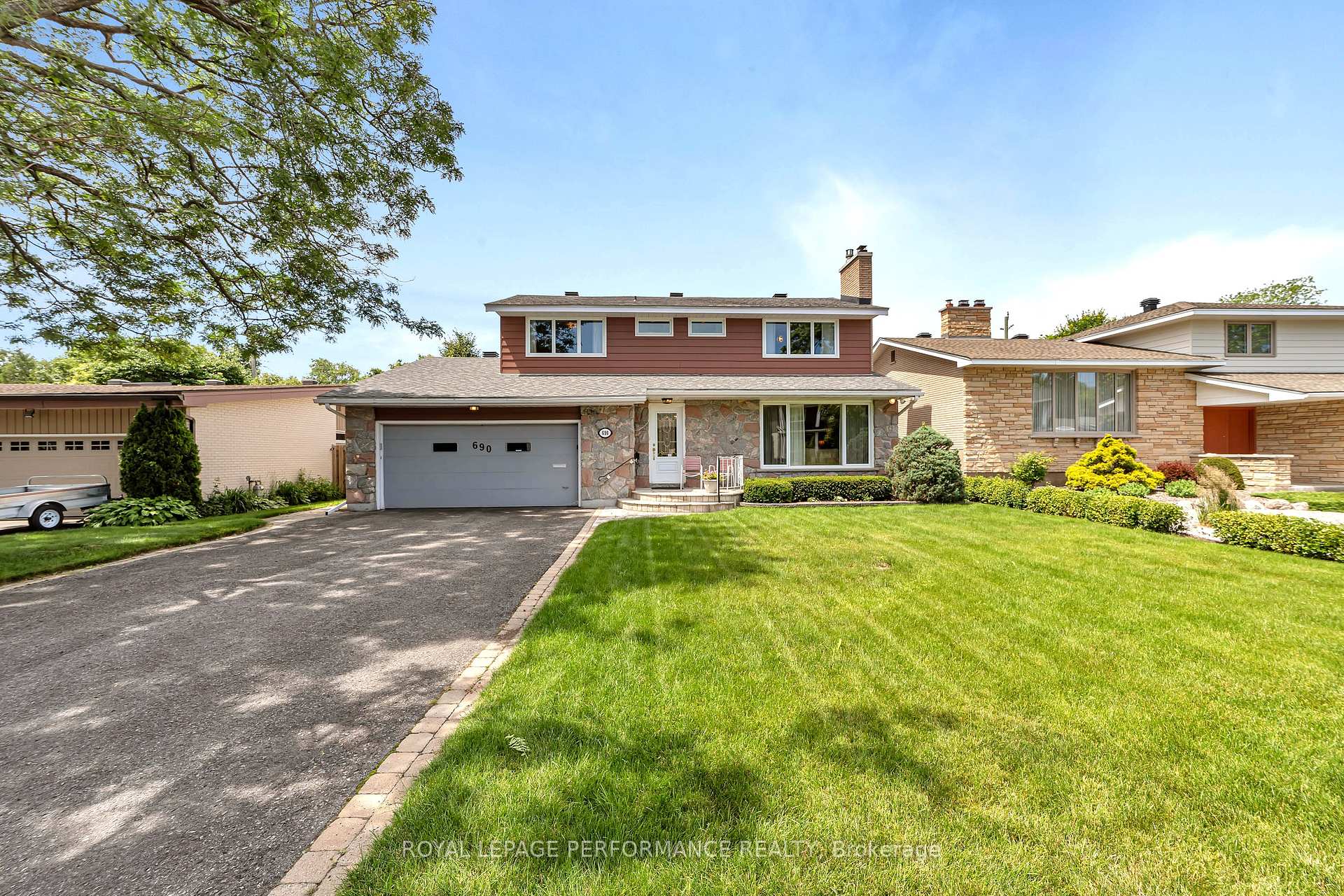Photo 4 of 690 Golden Avenue, Ottawa, Laurentianview — HOMEH
