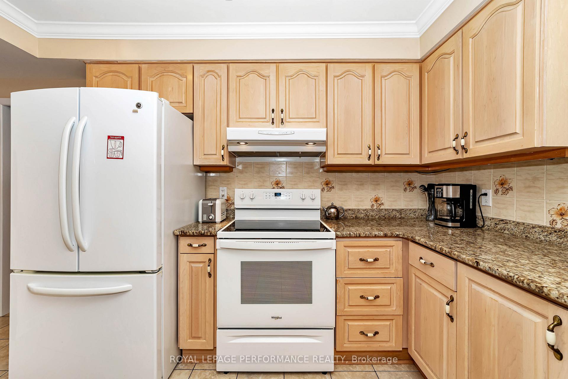 Photo 14 of 690 Golden Avenue, Ottawa, Laurentianview — HOMEH