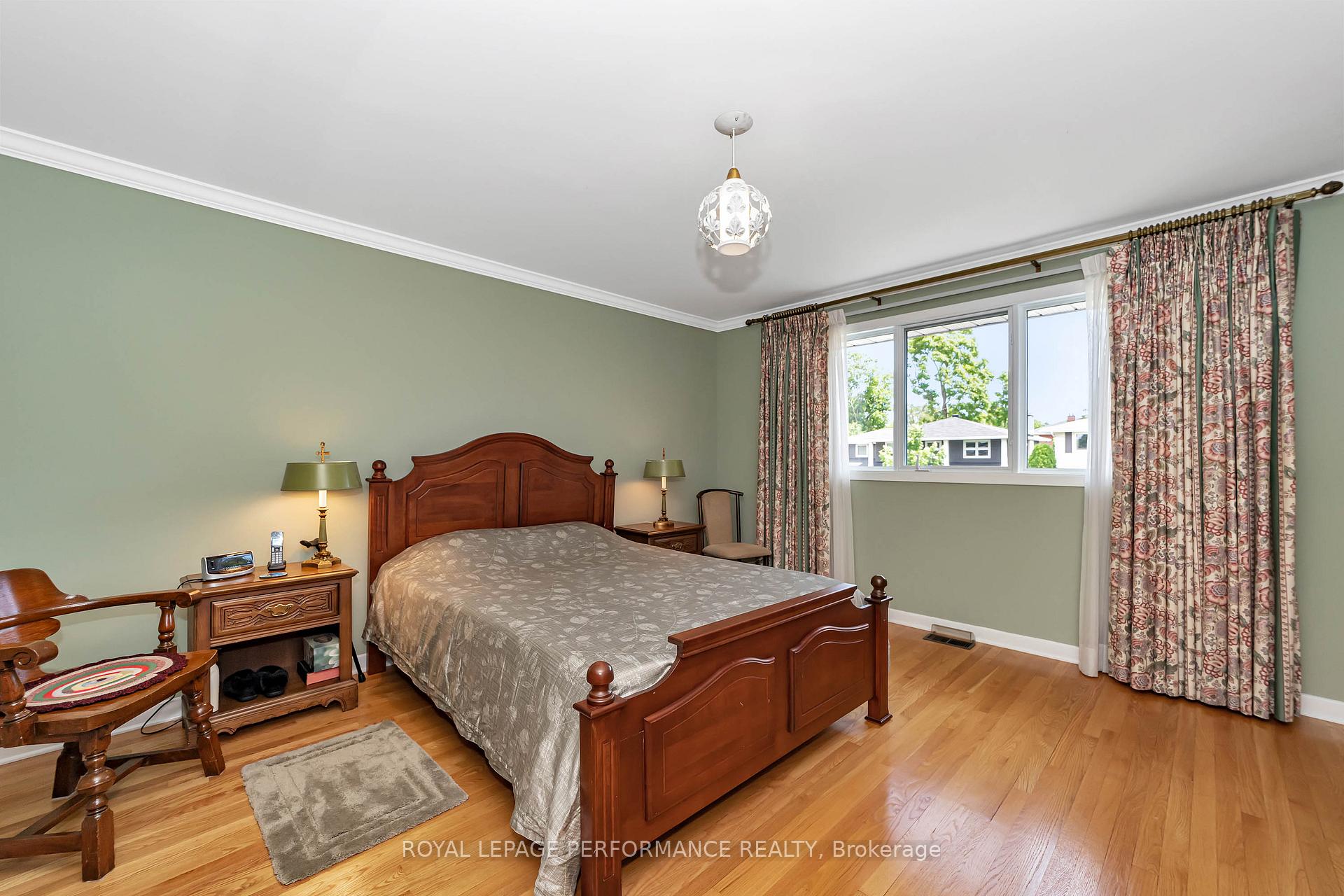 Photo 21 of 690 Golden Avenue, Ottawa, Laurentianview — HOMEH