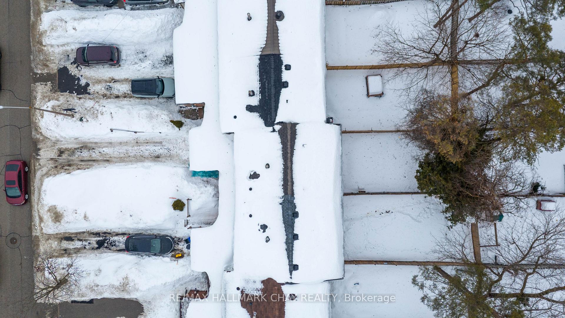 Photo 4 of 10 Chaucer Crescent, Barrie, Letitia Heights — HOMEH