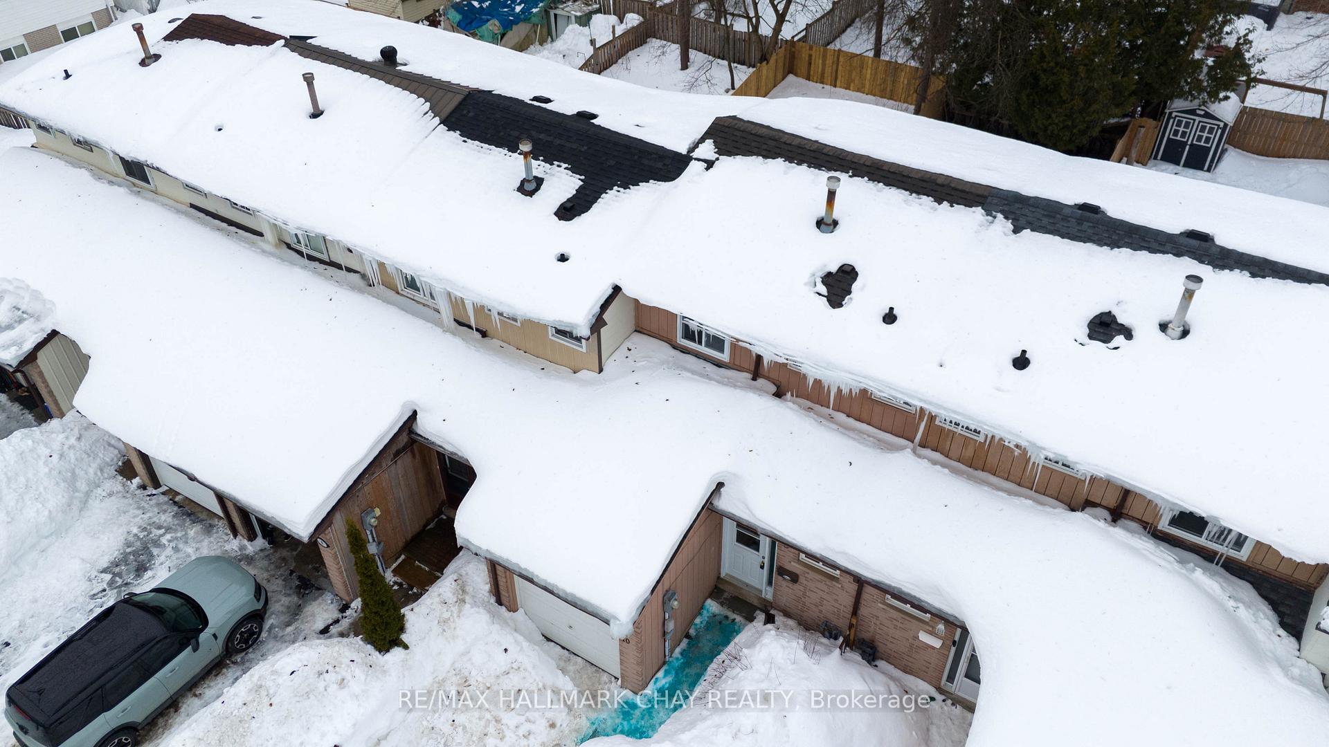 Photo 6 of 10 Chaucer Crescent, Barrie, Letitia Heights — HOMEH