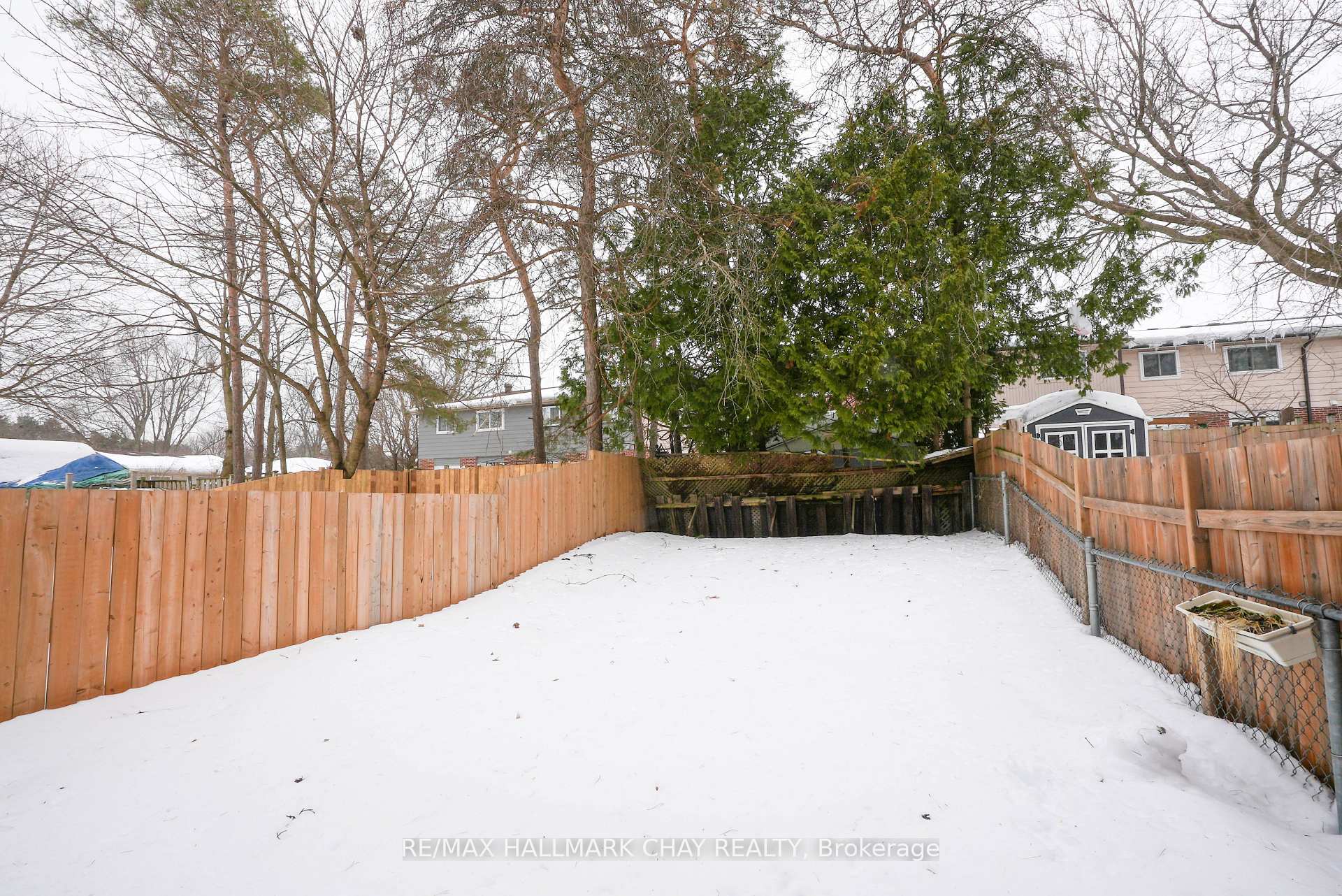 Photo 7 of 10 Chaucer Crescent, Barrie, Letitia Heights — HOMEH