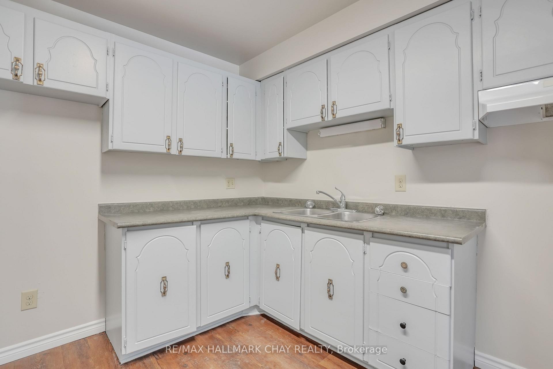 Photo 10 of 10 Chaucer Crescent, Barrie, Letitia Heights — HOMEH