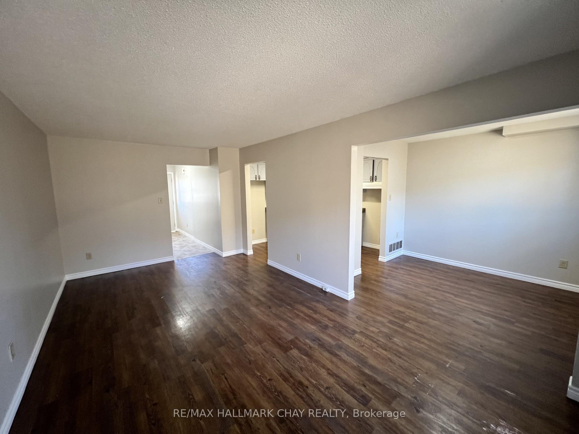 Photo 14 of 10 Chaucer Crescent, Barrie, Letitia Heights — HOMEH
