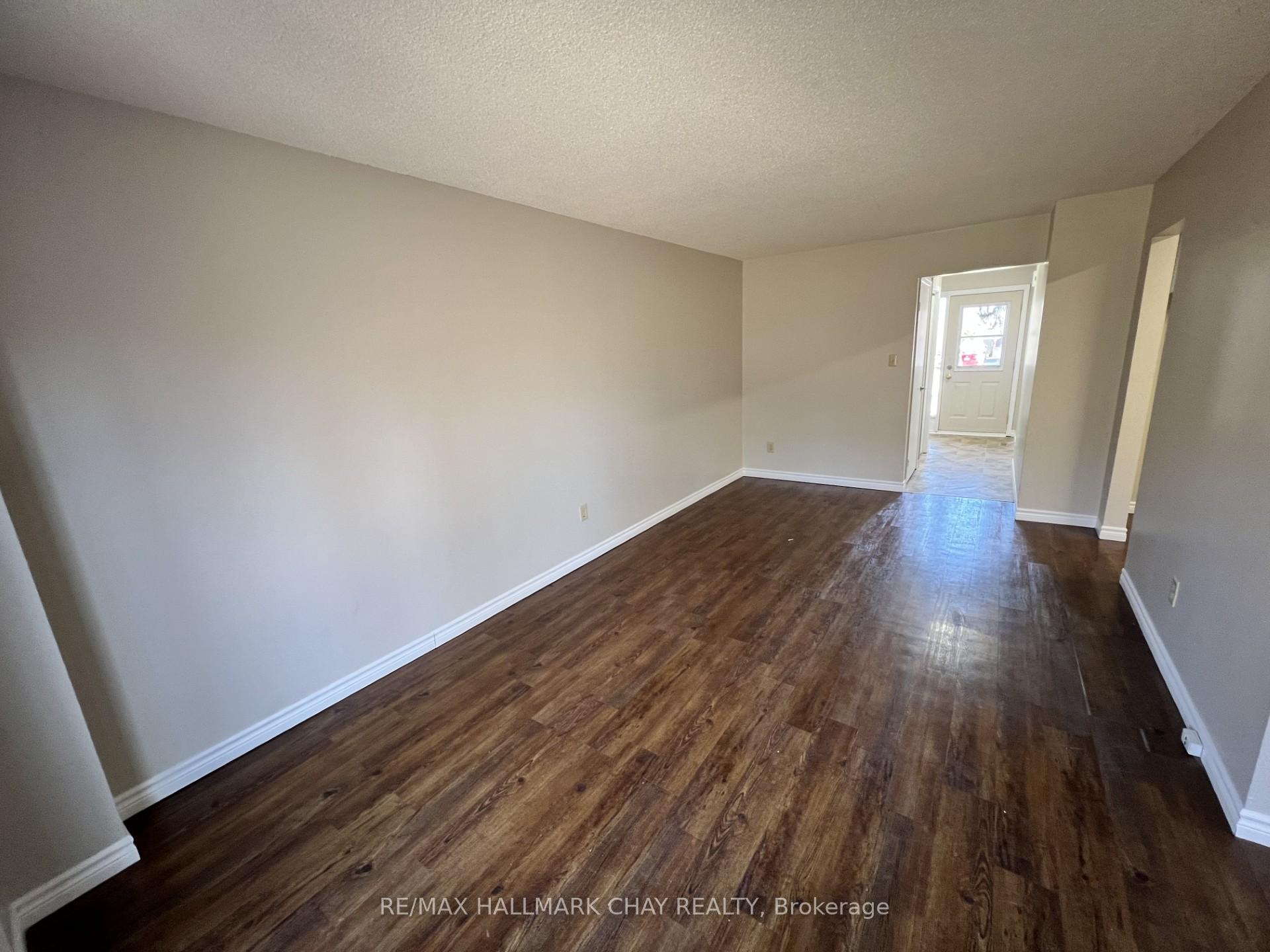 Photo 15 of 10 Chaucer Crescent, Barrie, Letitia Heights — HOMEH