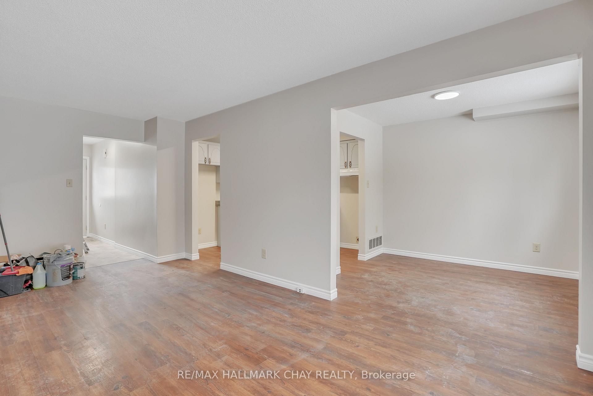 Photo 17 of 10 Chaucer Crescent, Barrie, Letitia Heights — HOMEH