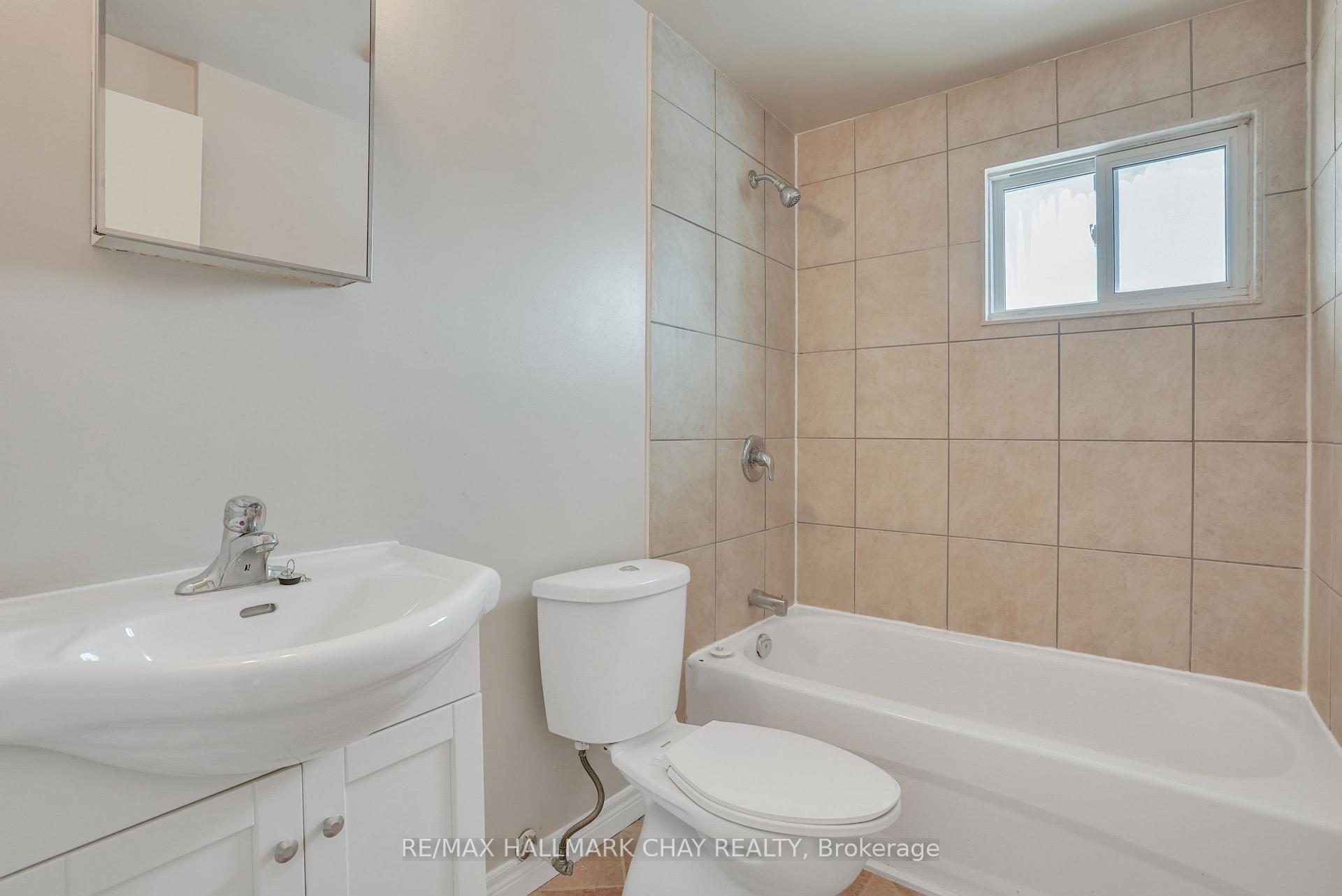 Photo 18 of 10 Chaucer Crescent, Barrie, Letitia Heights — HOMEH