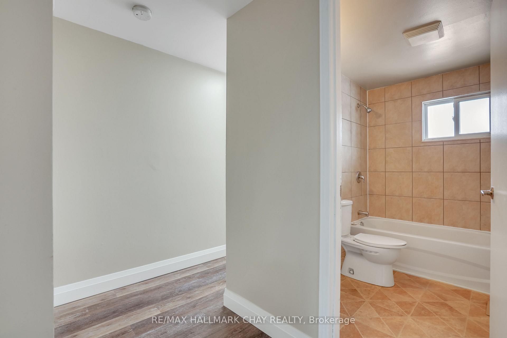Photo 24 of 10 Chaucer Crescent, Barrie, Letitia Heights — HOMEH