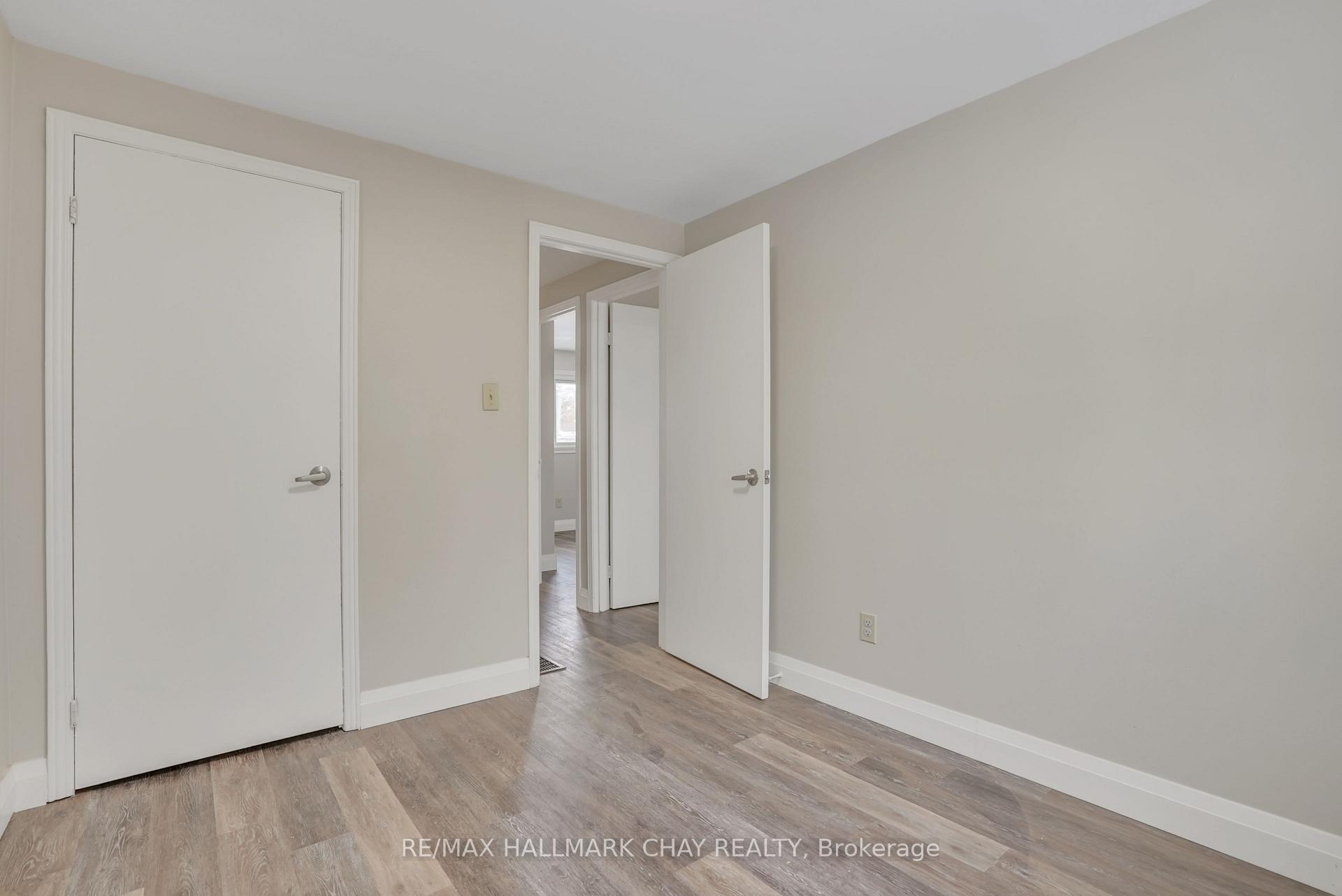 Photo 25 of 10 Chaucer Crescent, Barrie, Letitia Heights — HOMEH