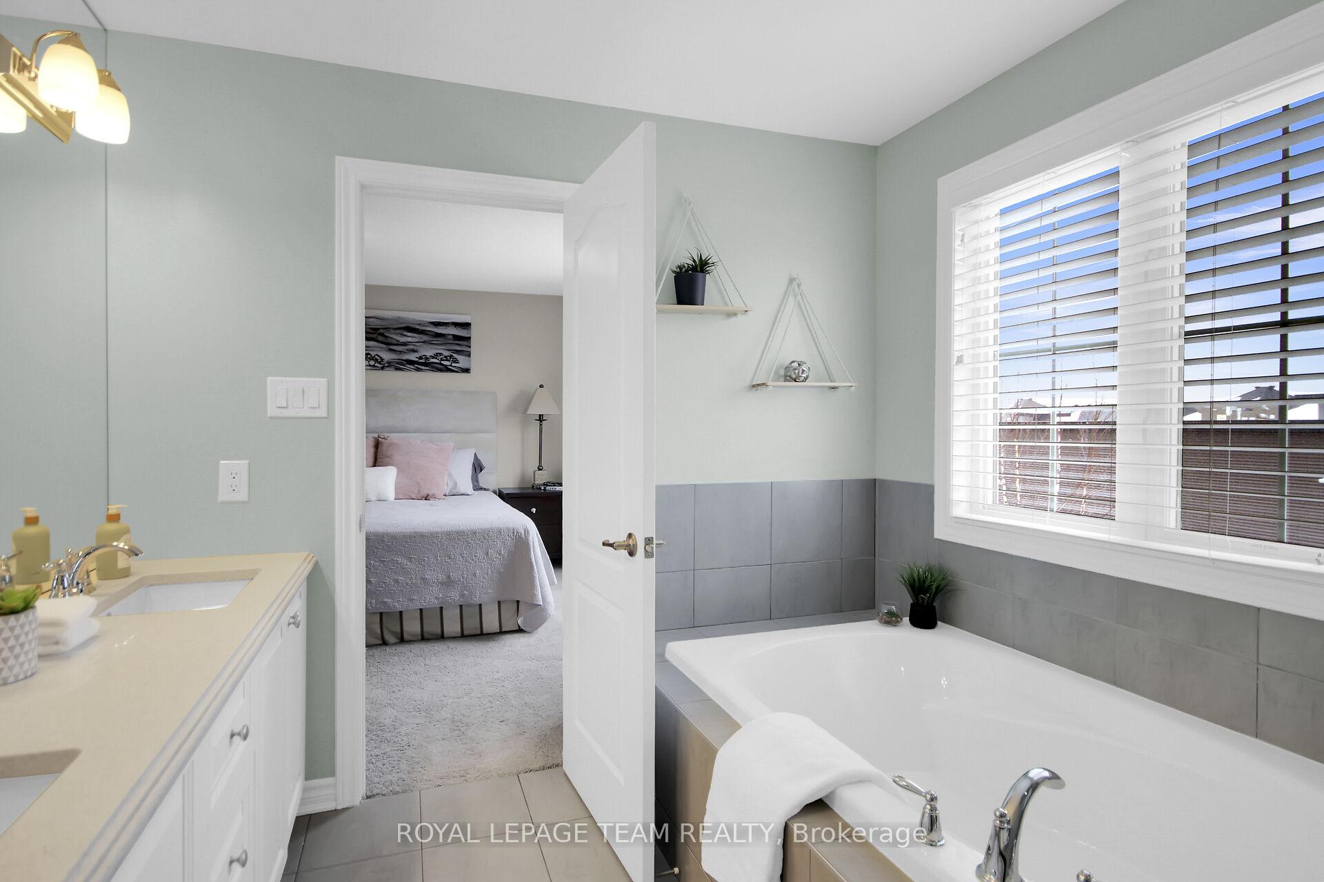 Photo 7 of 111 Damselfly Way, Ottawa, Barrhaven - Half Moon Bay — HOMEH