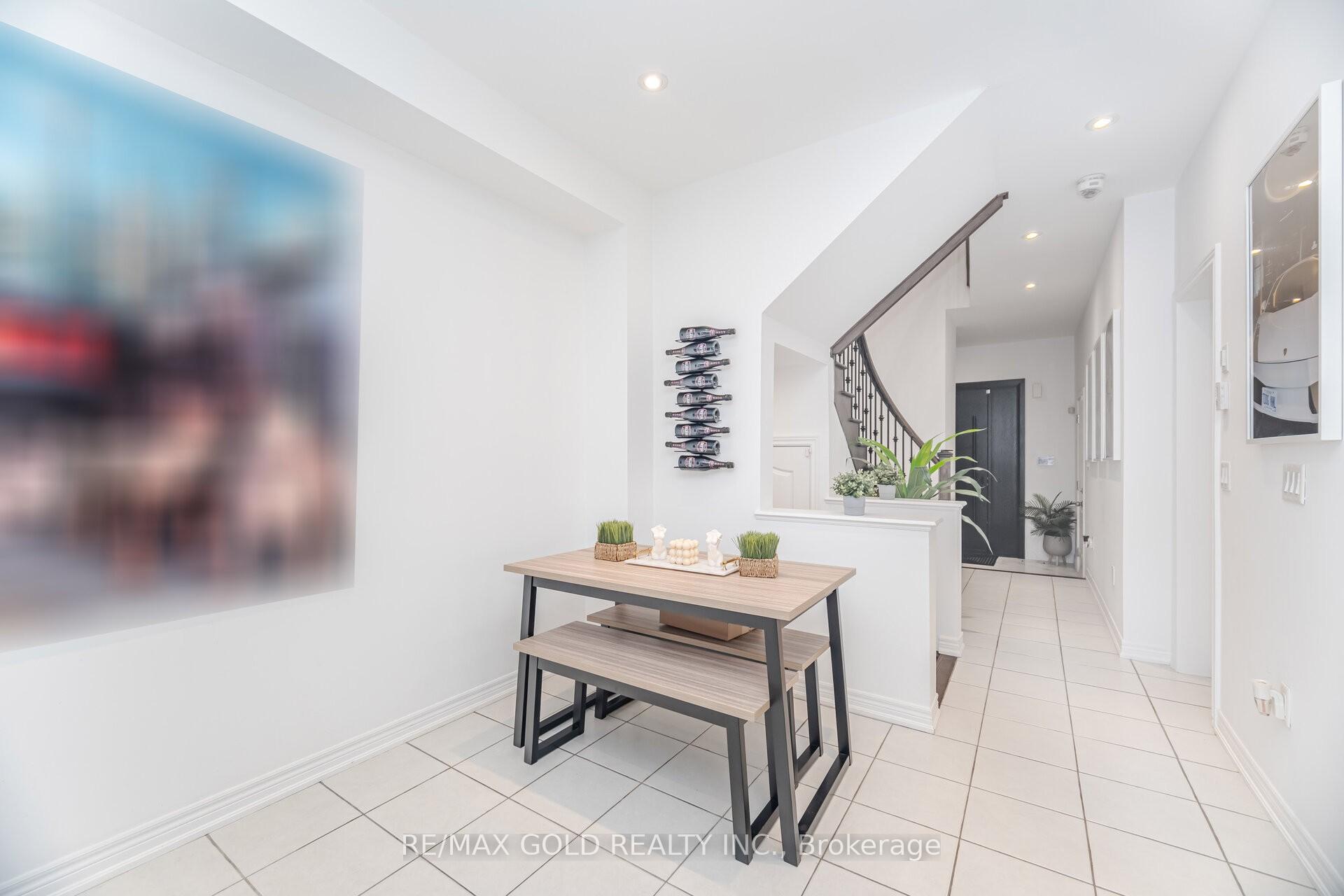 Photo 9 of 26 Davenfield Circle, Brampton, Bram East — HOMEH