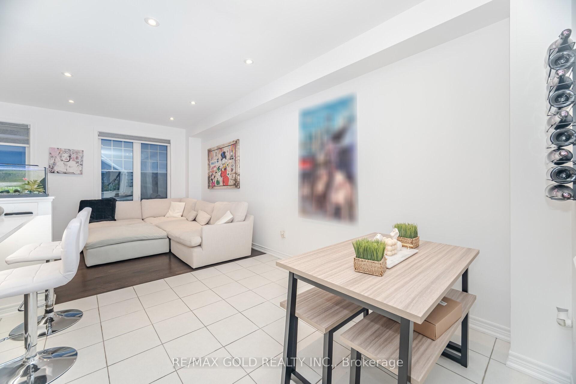 Photo 4 of 26 Davenfield Circle, Brampton, Bram East — HOMEH